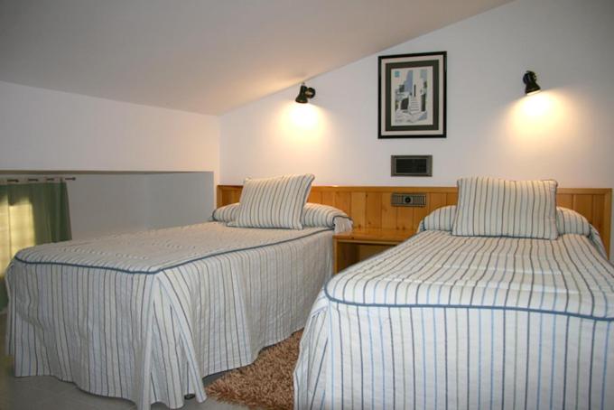 Economy Twin Room photo 2