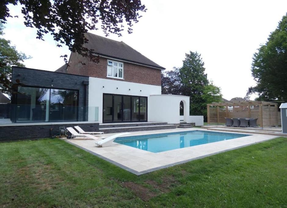 Four-Bedroom House photo 3