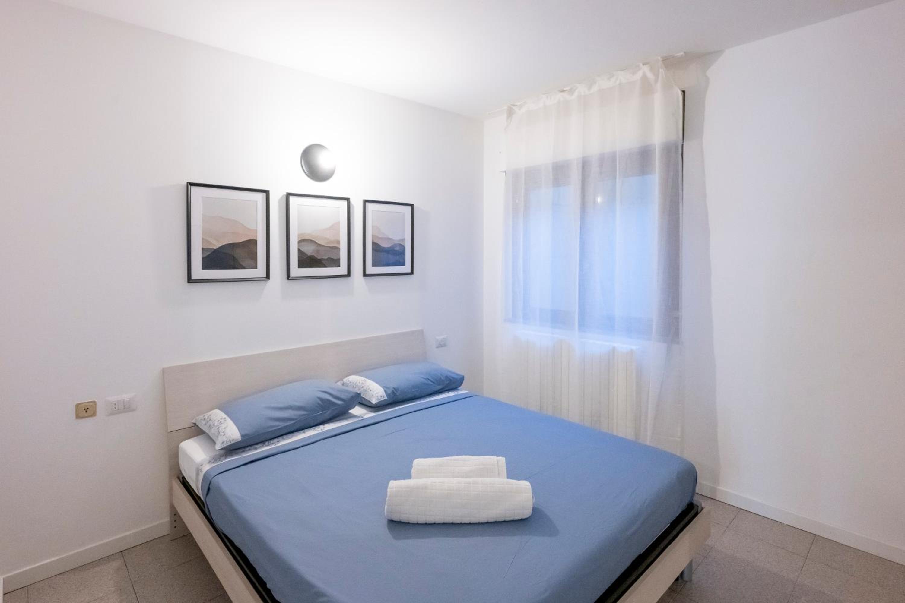 One-Bedroom Apartment photo 2