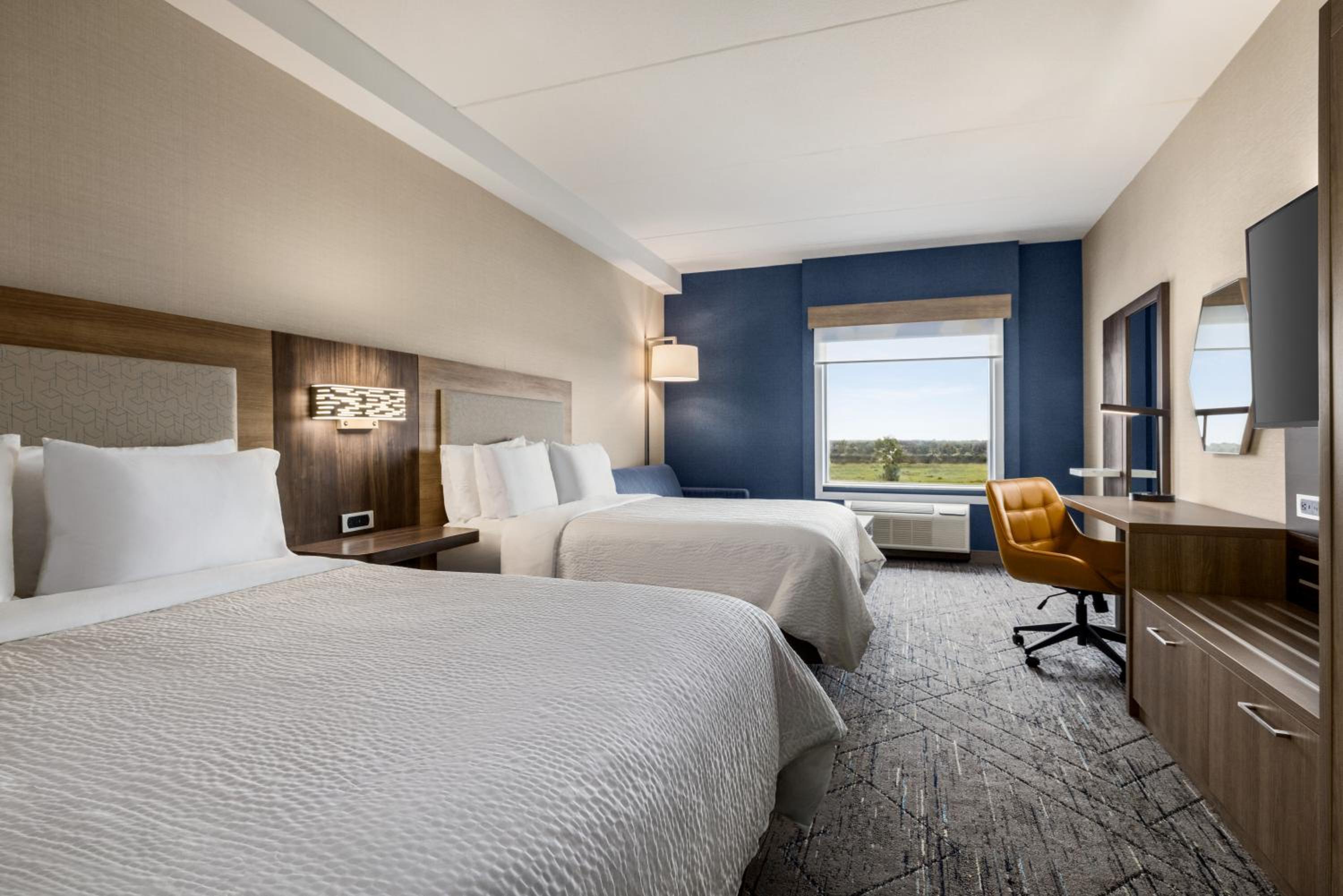 Standard Room with Two Queen Beds photo 3