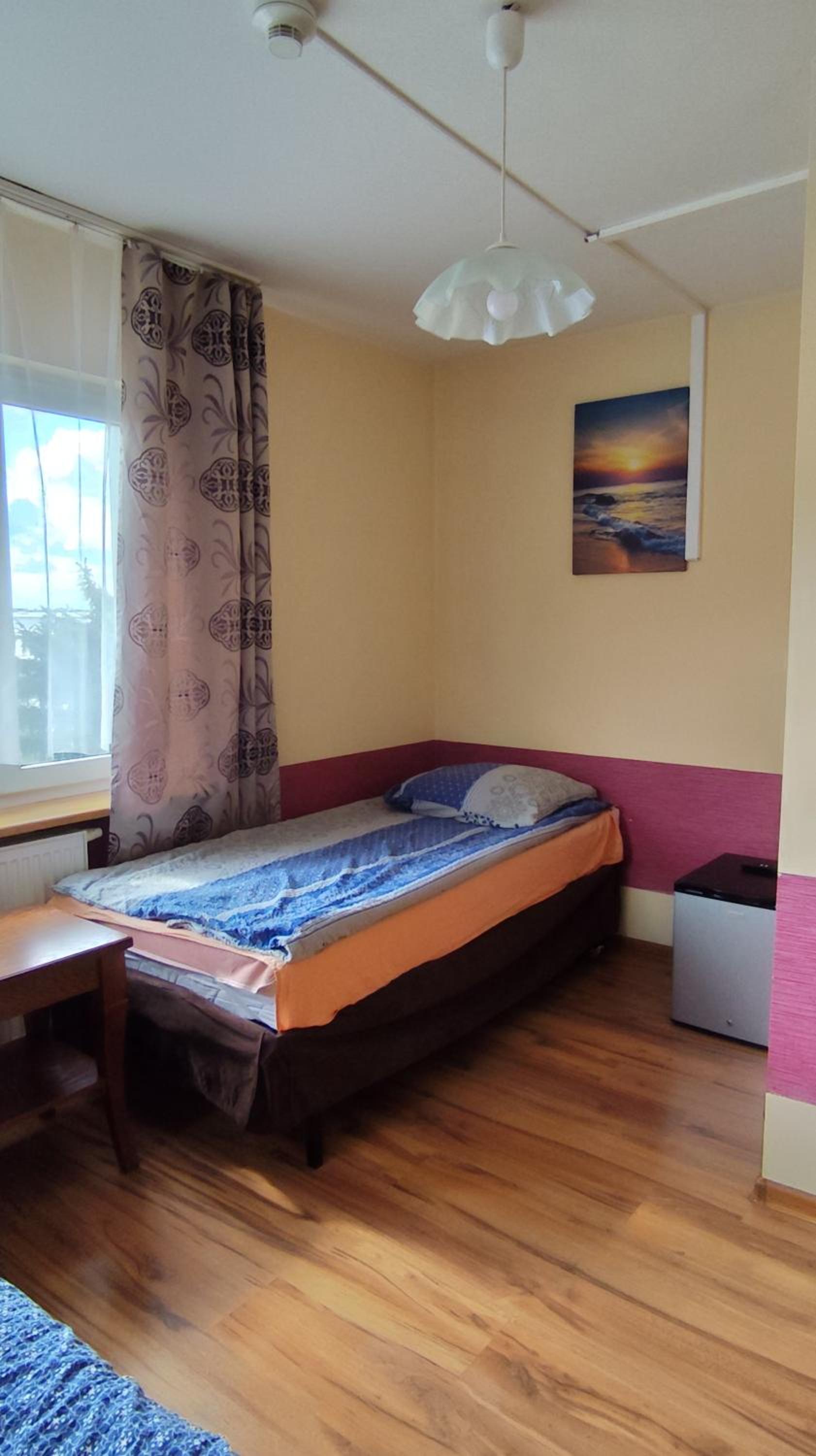 Standard Twin Room - Photo 4