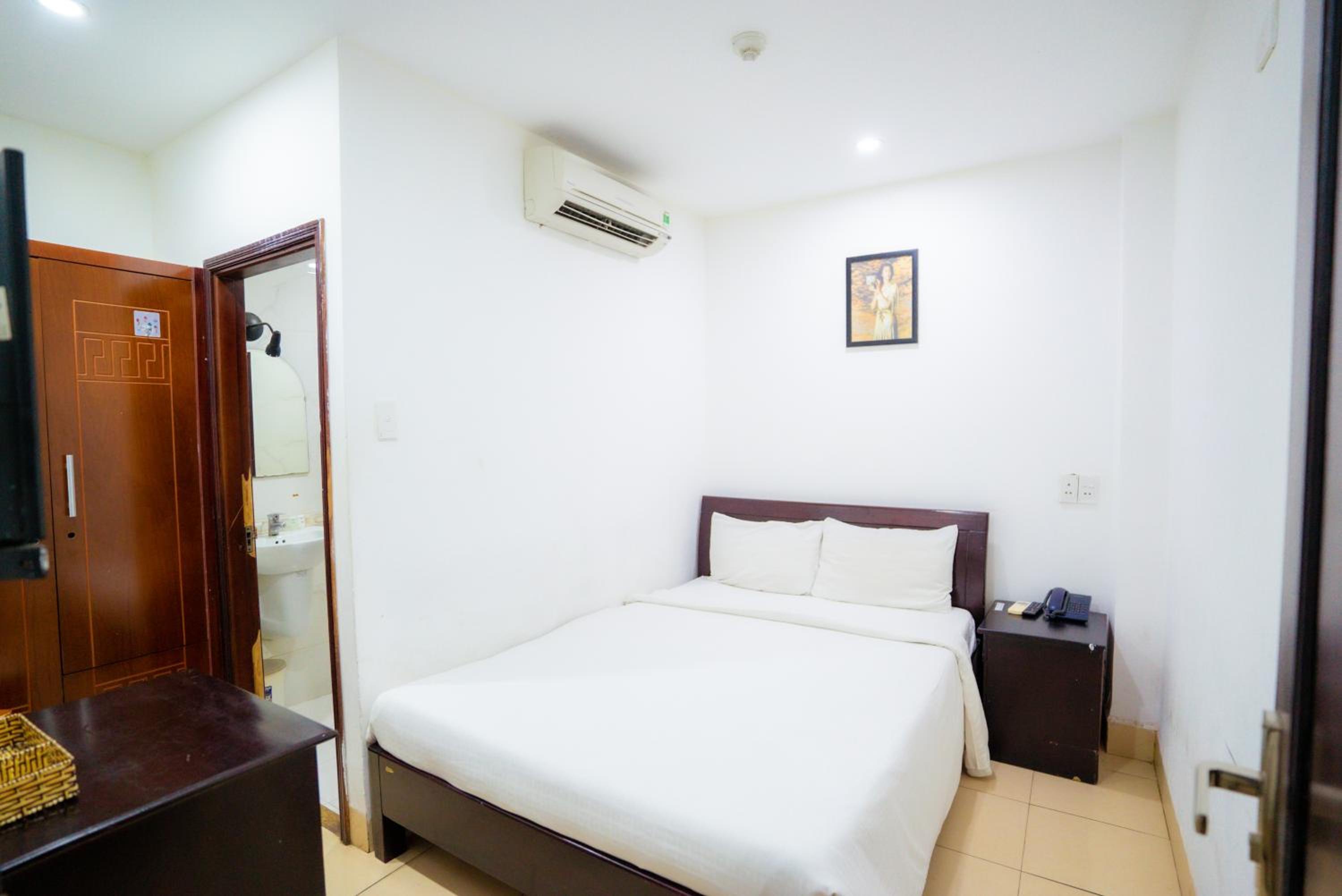 Standard Double Room - Photo 3