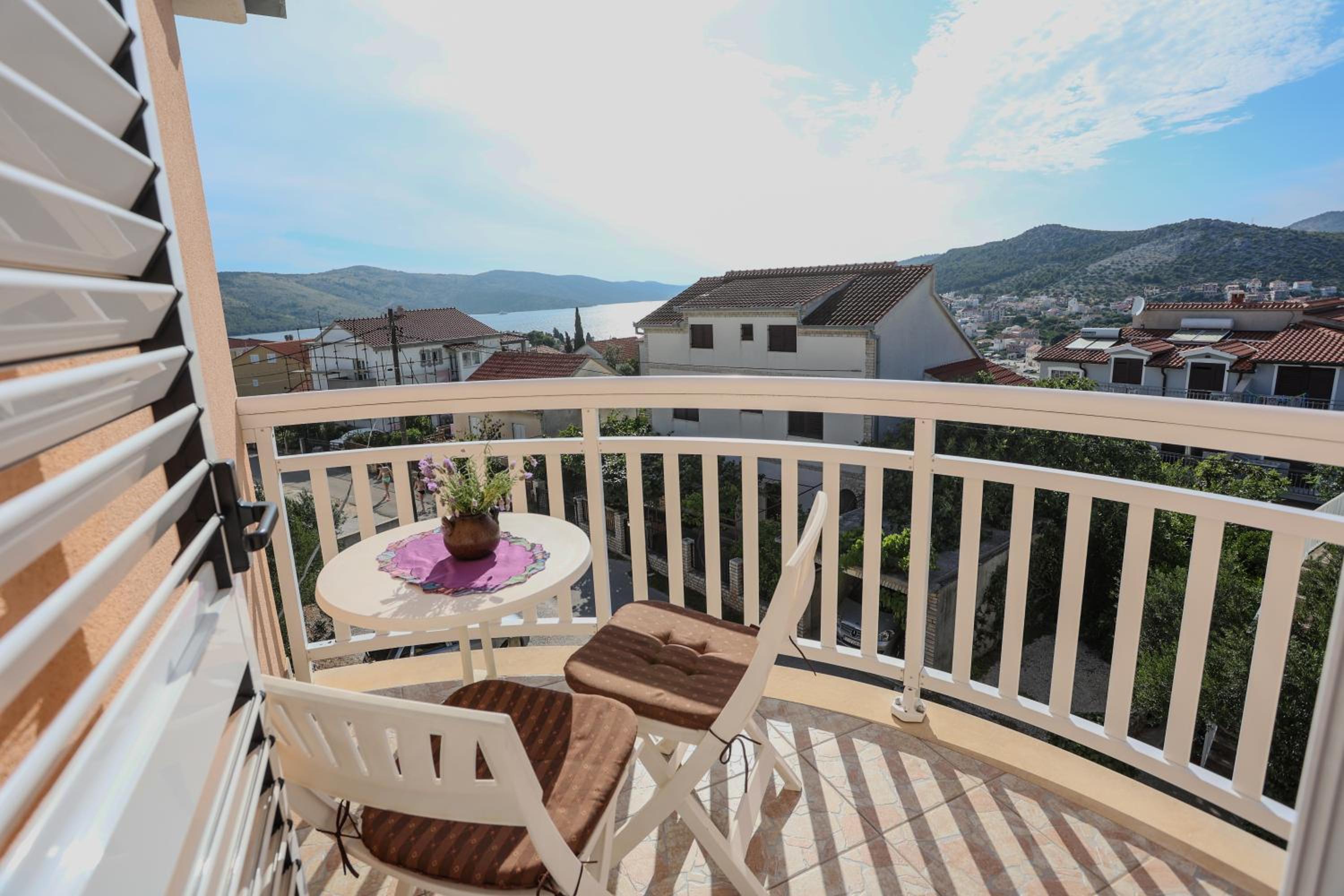 Two-Bedroom Apartment with Balcony and Terrace photo 3