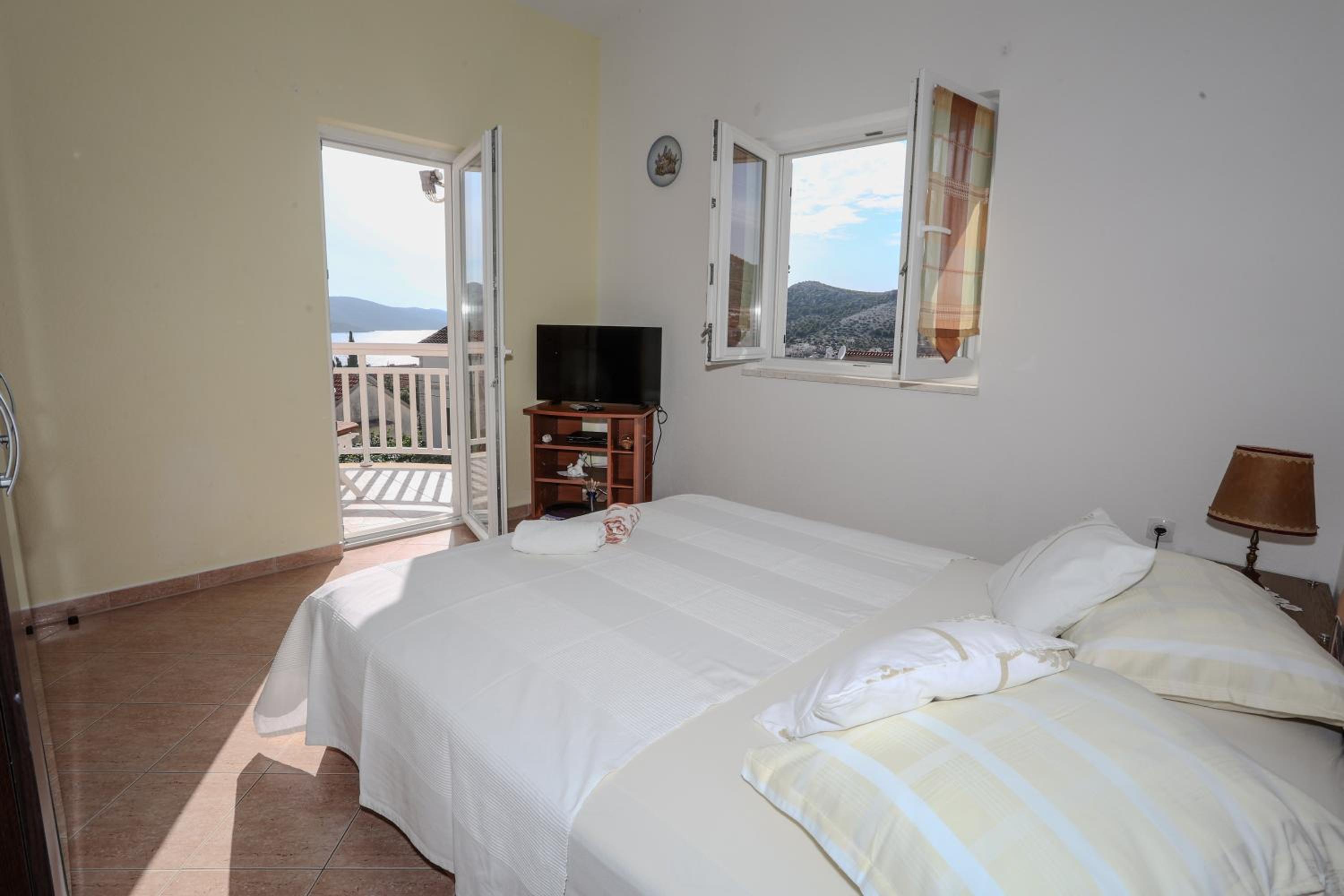 Two-Bedroom Apartment with Balcony and Terrace photo 1