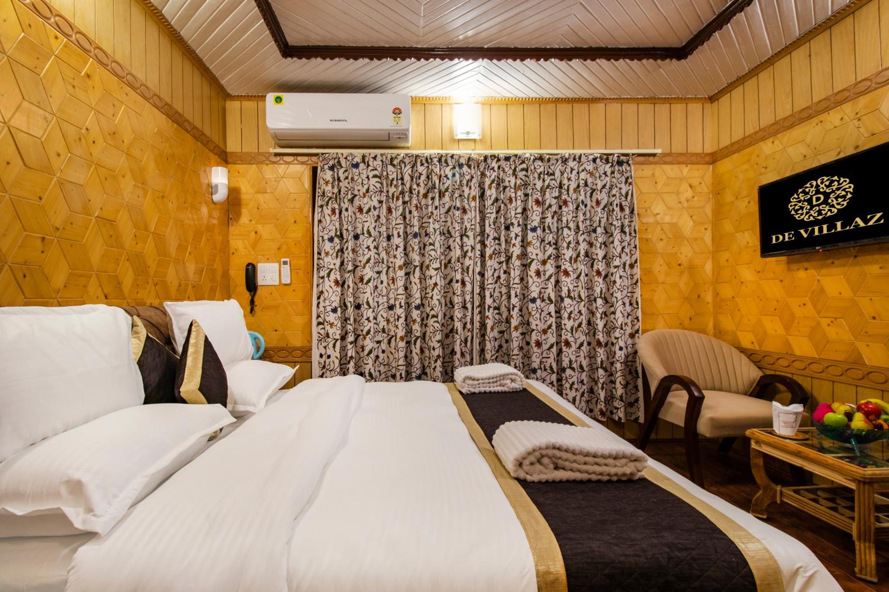 Deluxe Double Room (2 Adults + 1 Child)