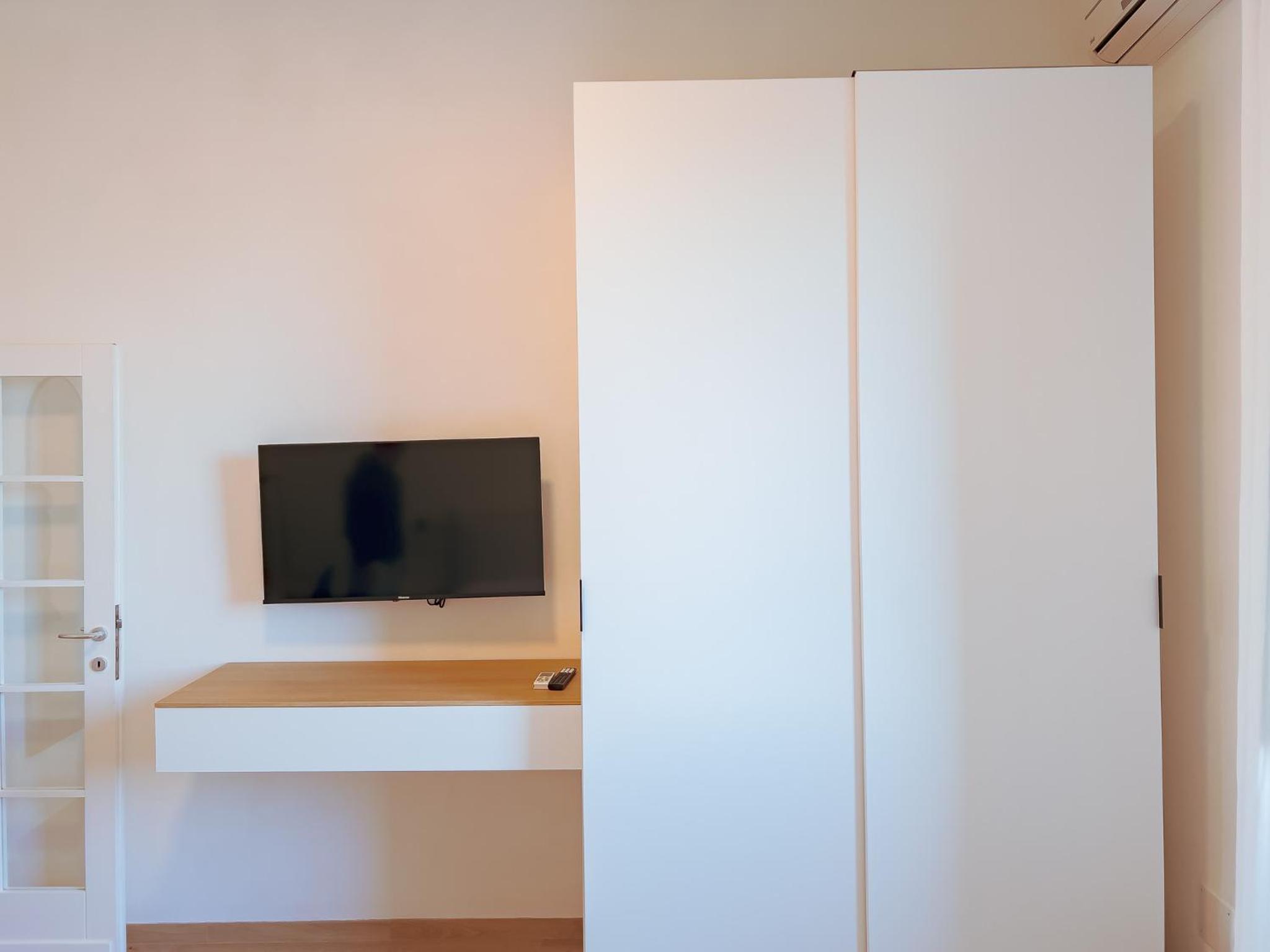 One-Bedroom Apartment photo 3