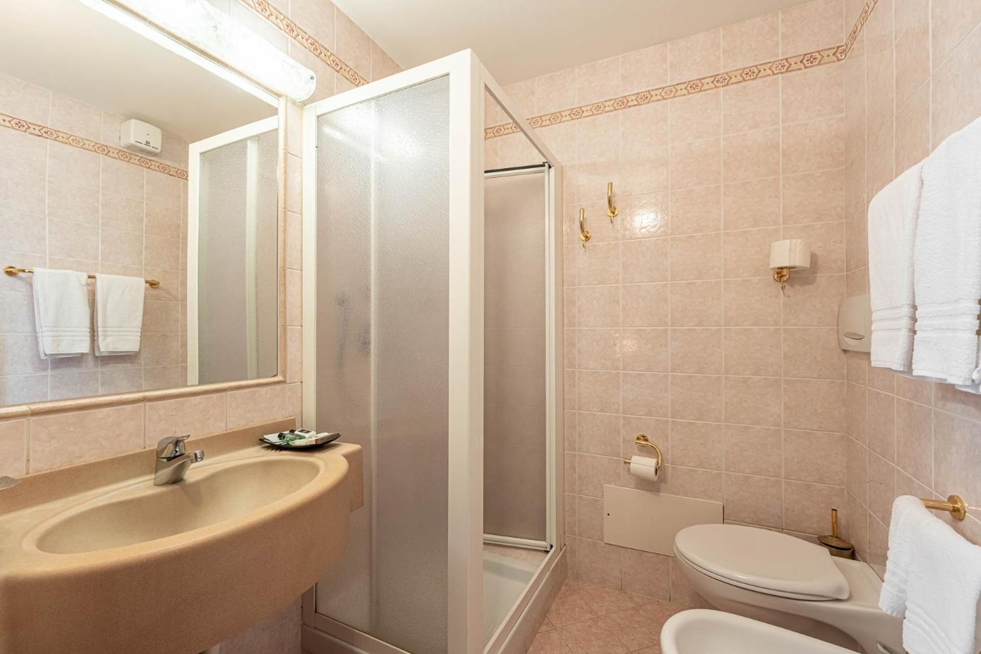 Economy Double or Twin Room - Photo 6