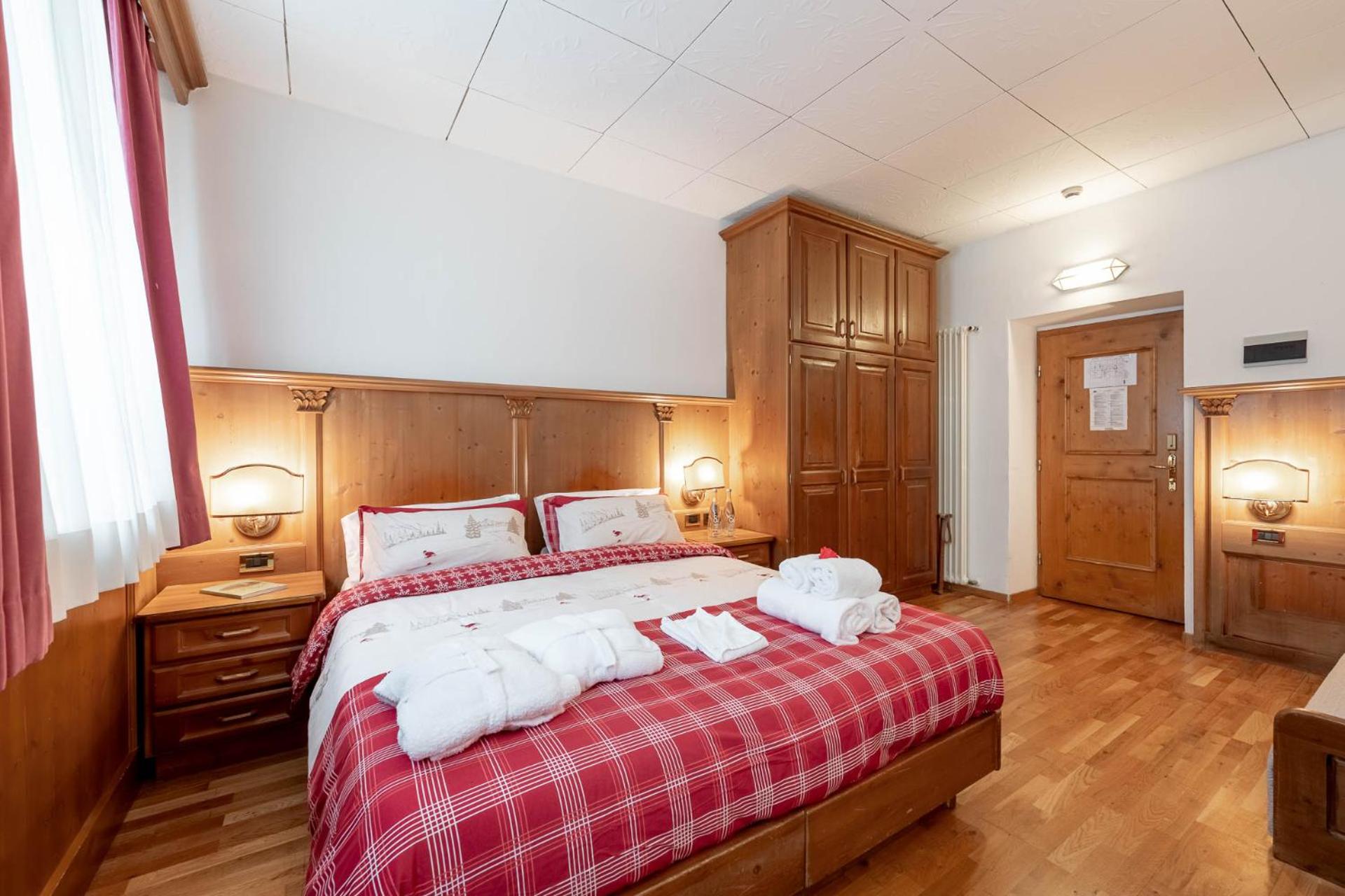 Standard Double or Twin Room - Photo 5