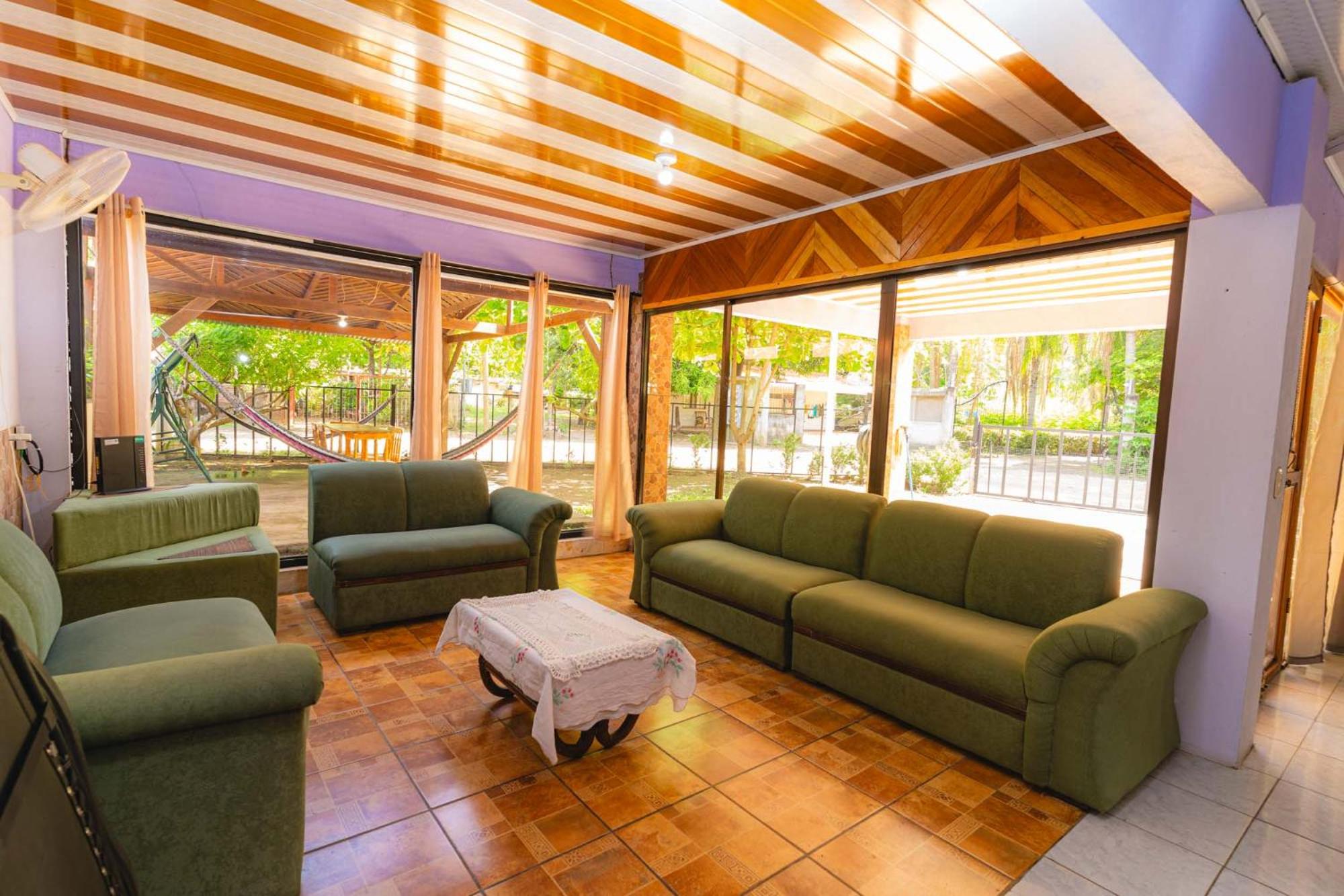 Five-Bedroom House photo 1