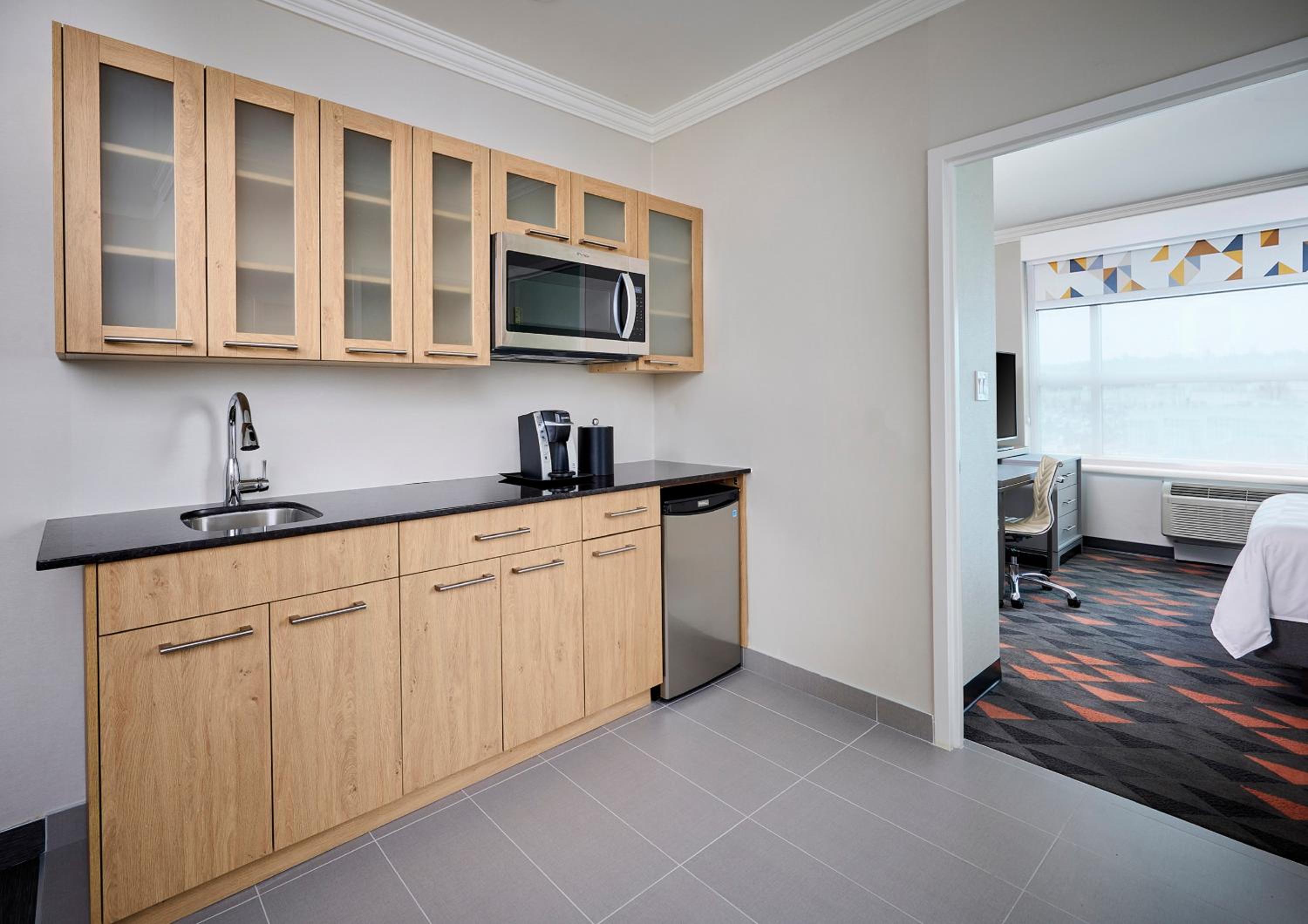 Queen Suite - Photo 3