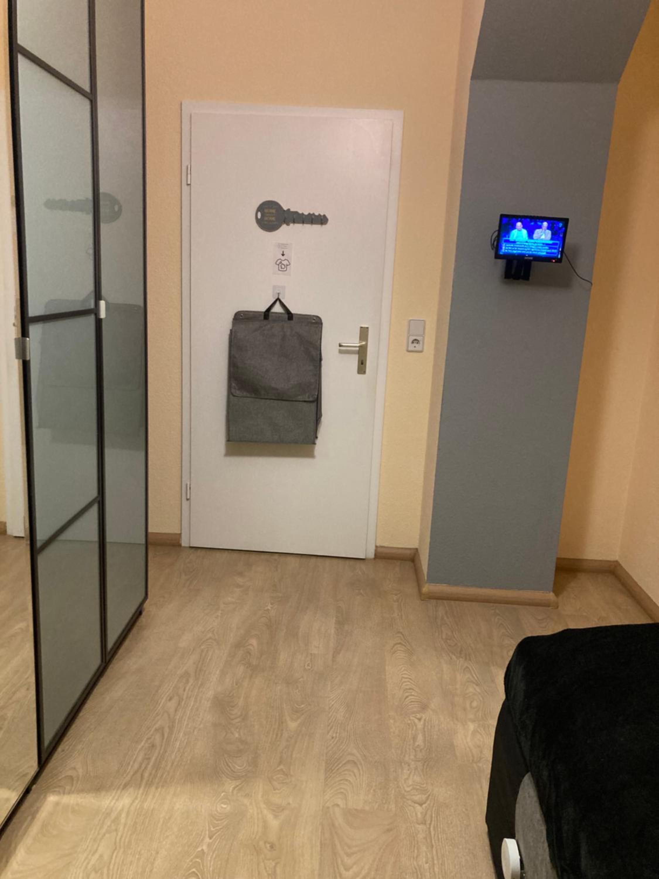 Single Room photo 3