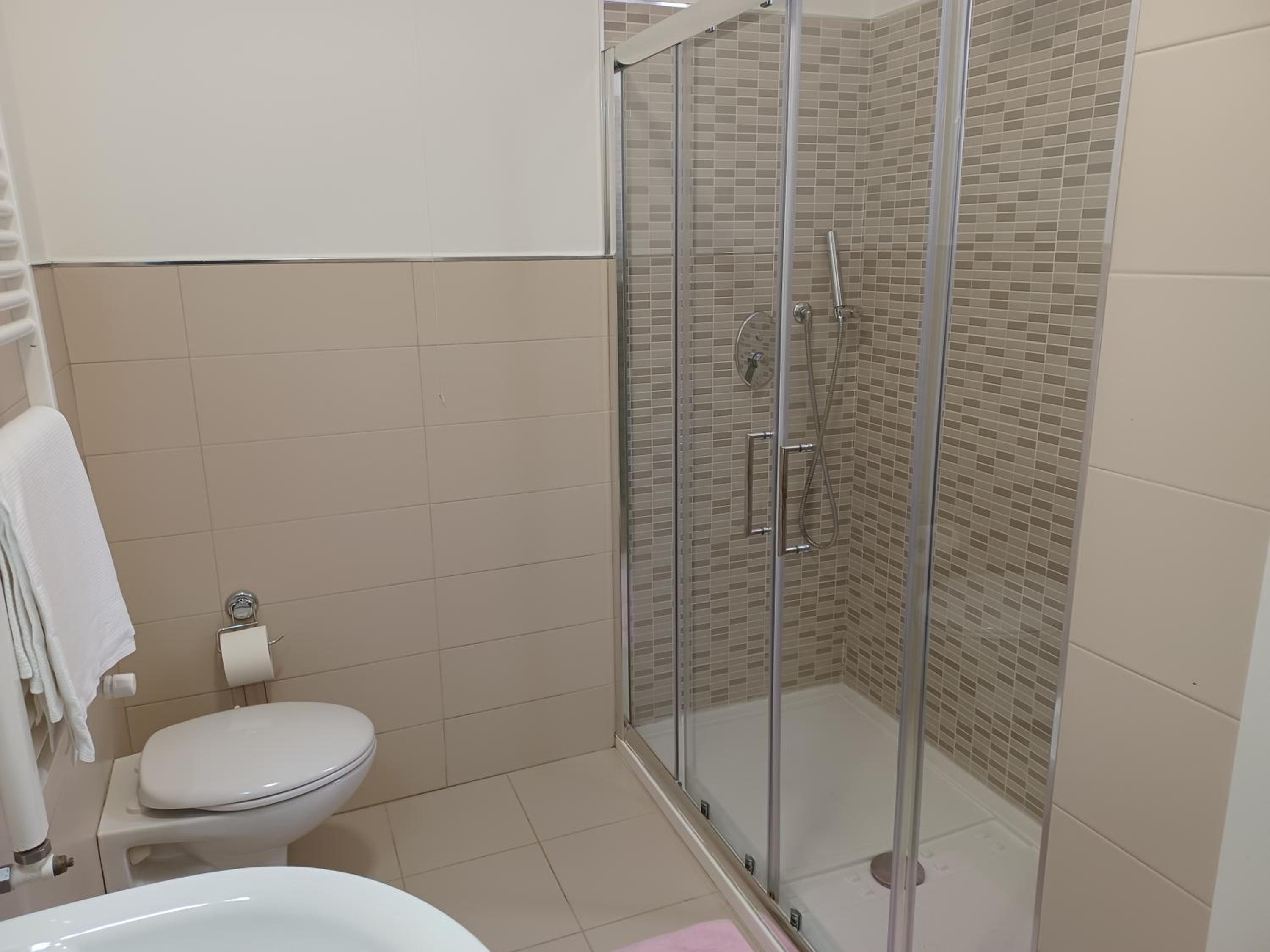 Double Room - Photo 9