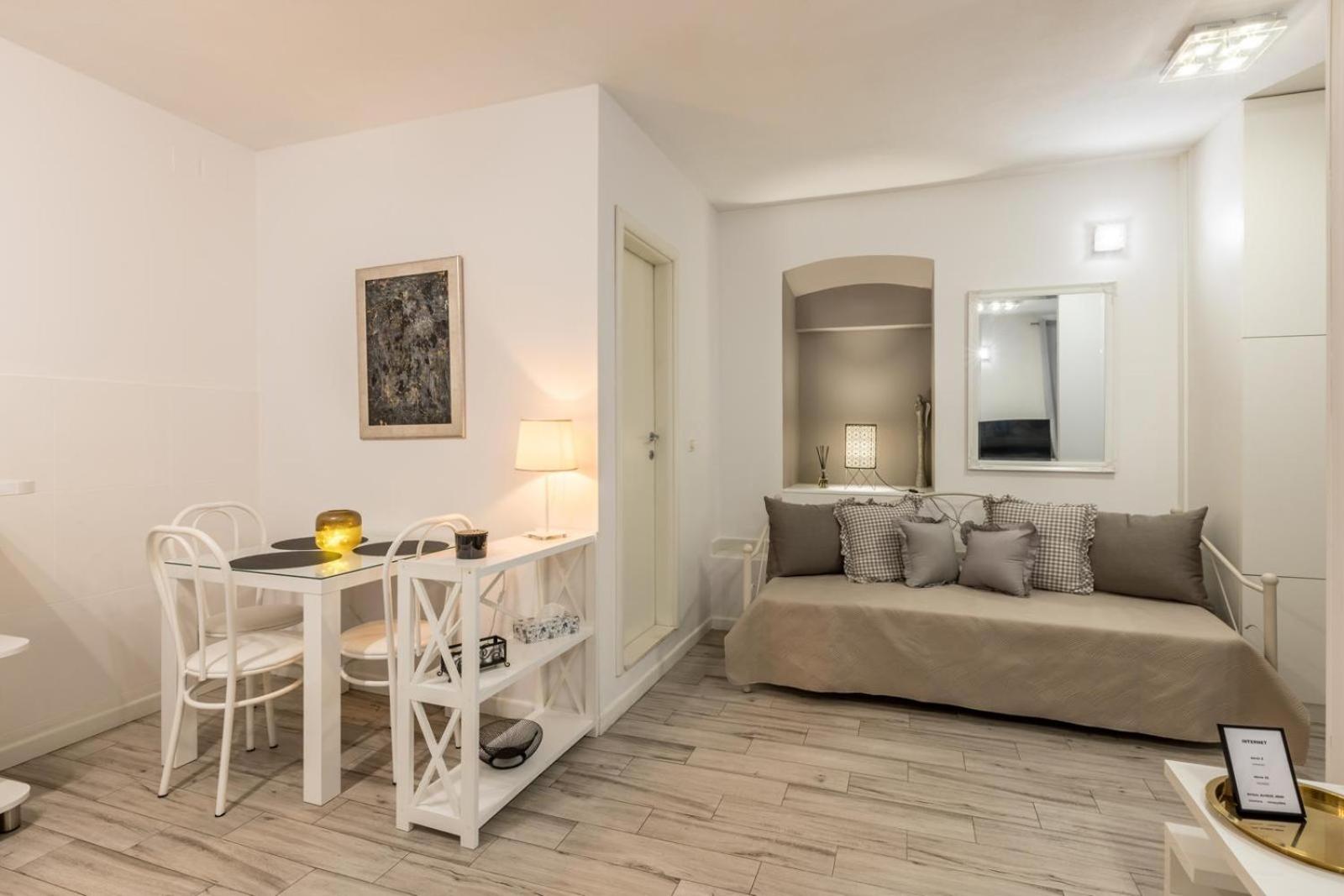 Deluxe Studio with Shared Terrace