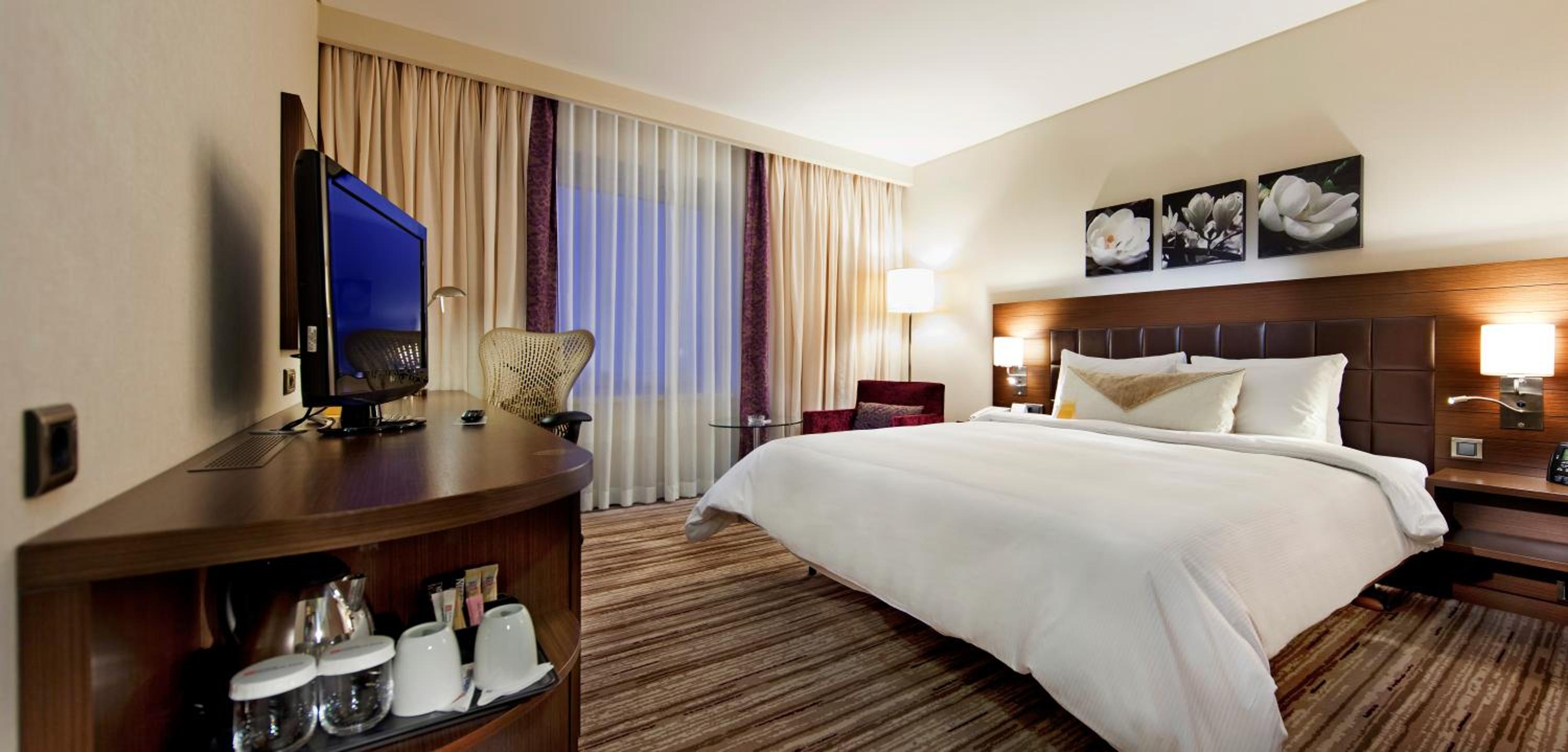 Twin Room thumbnail 5