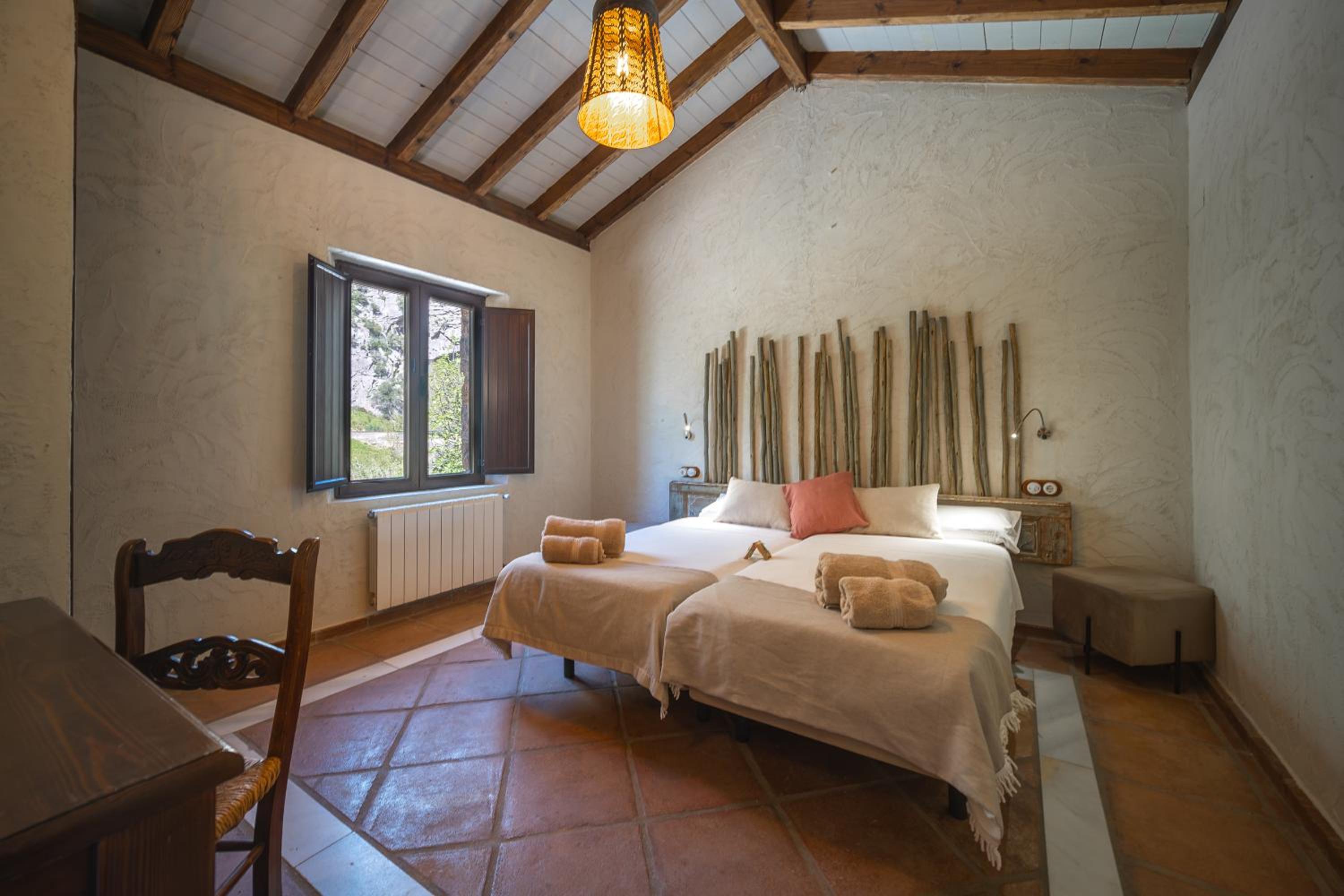 Standard Twin Room - Photo 1