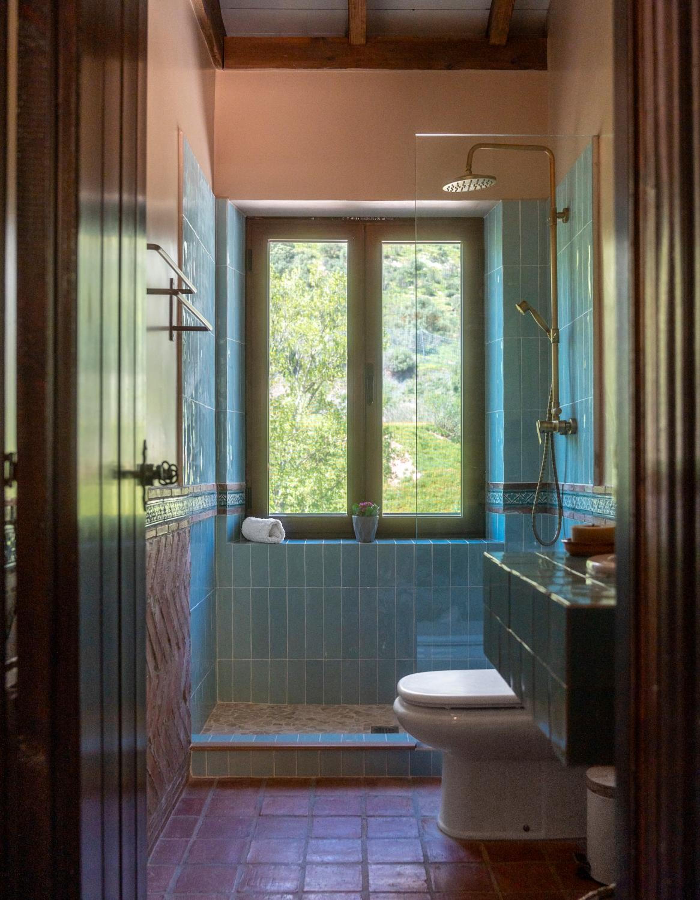 Standard Queen Room - Photo 7