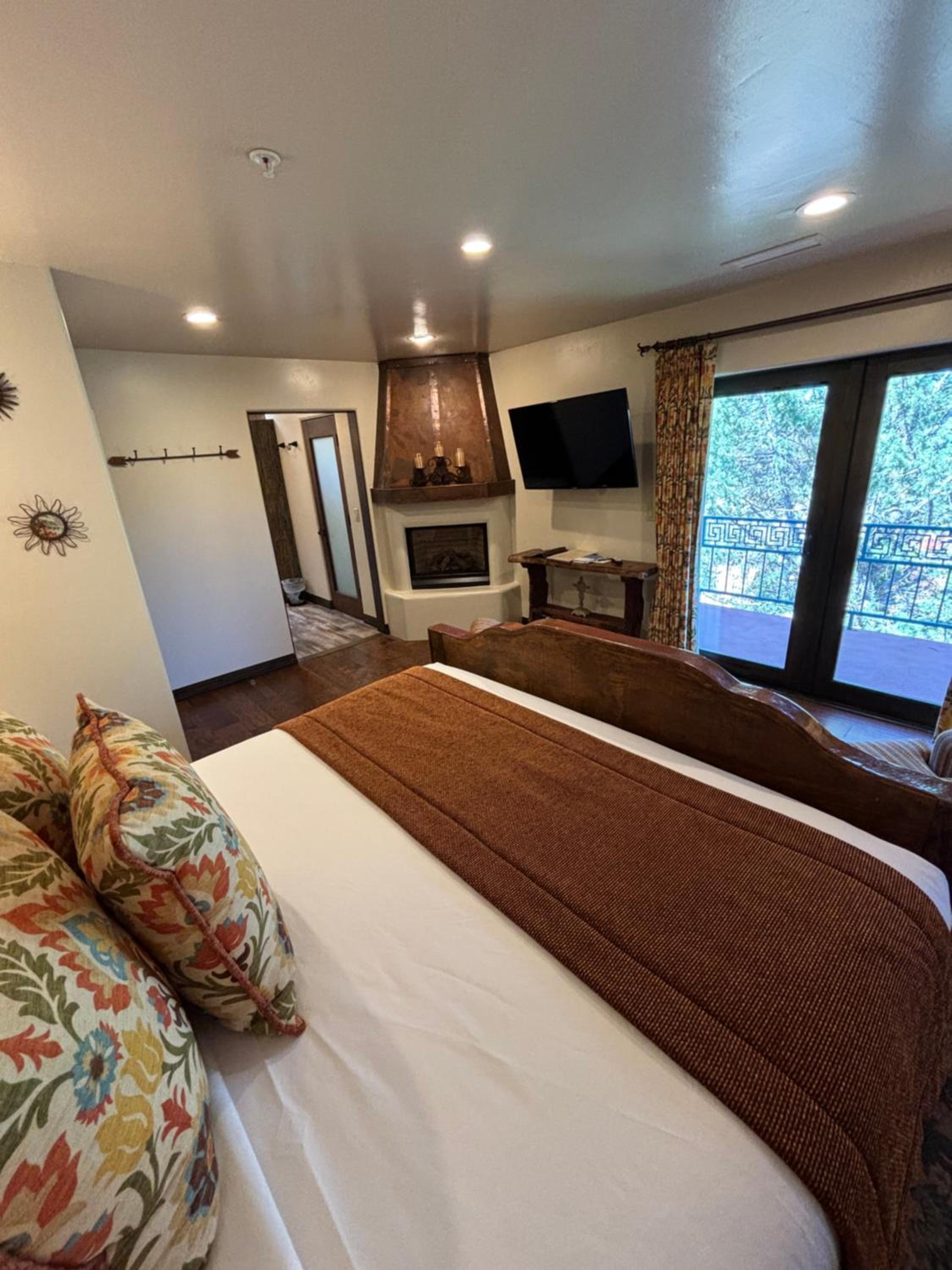 Copper Canyon - Superior King Room - Photo 7