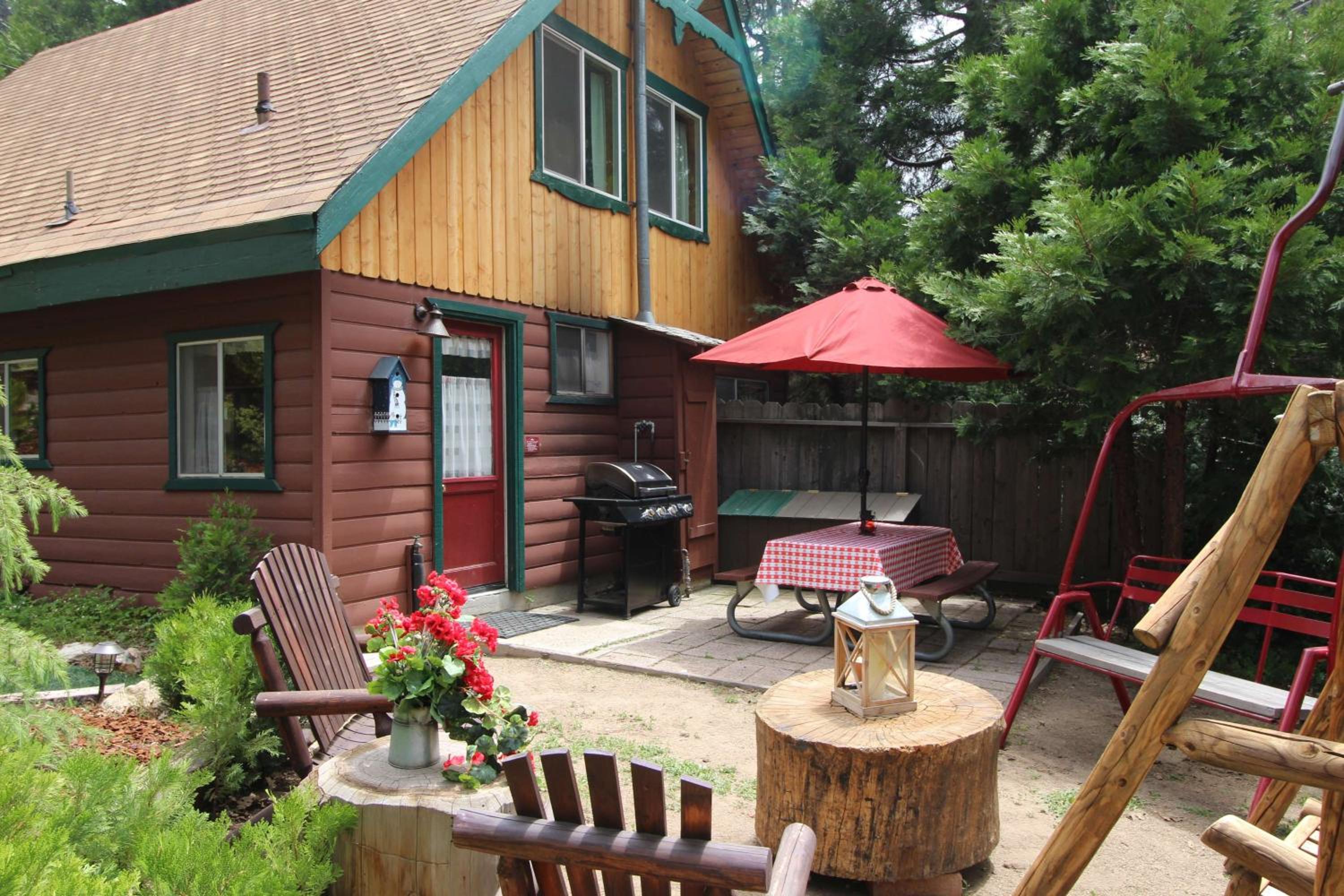 Three-Bedroom House photo 3