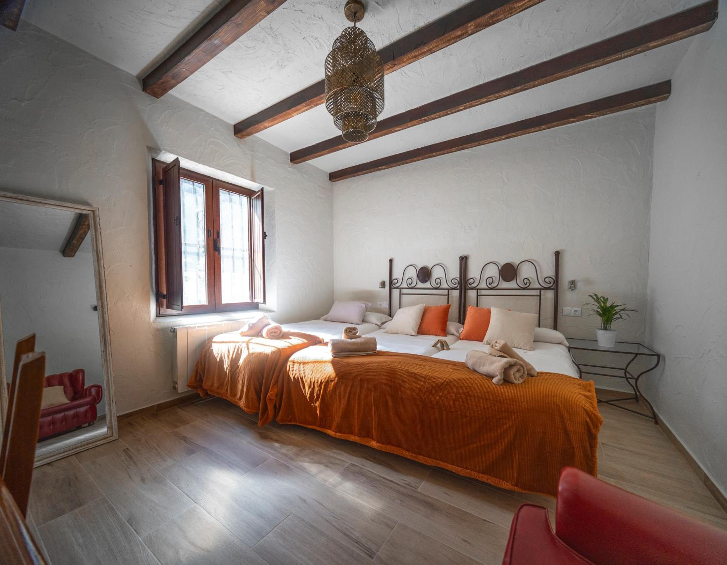 Standard Twin Room - Photo 6
