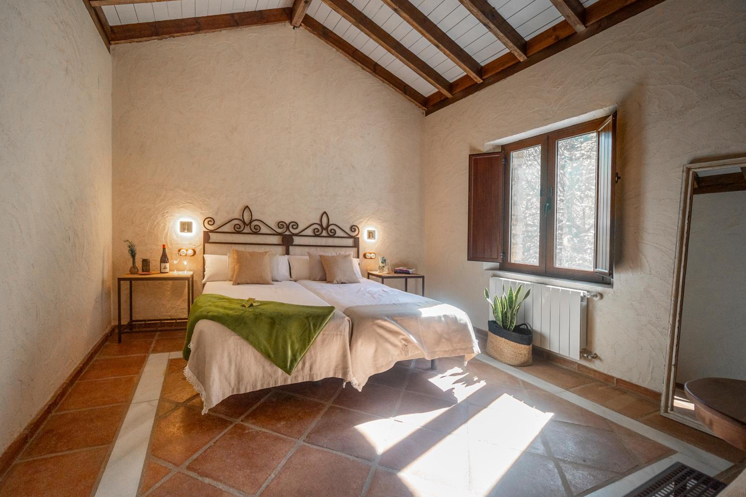 Standard Twin Room - Photo 8