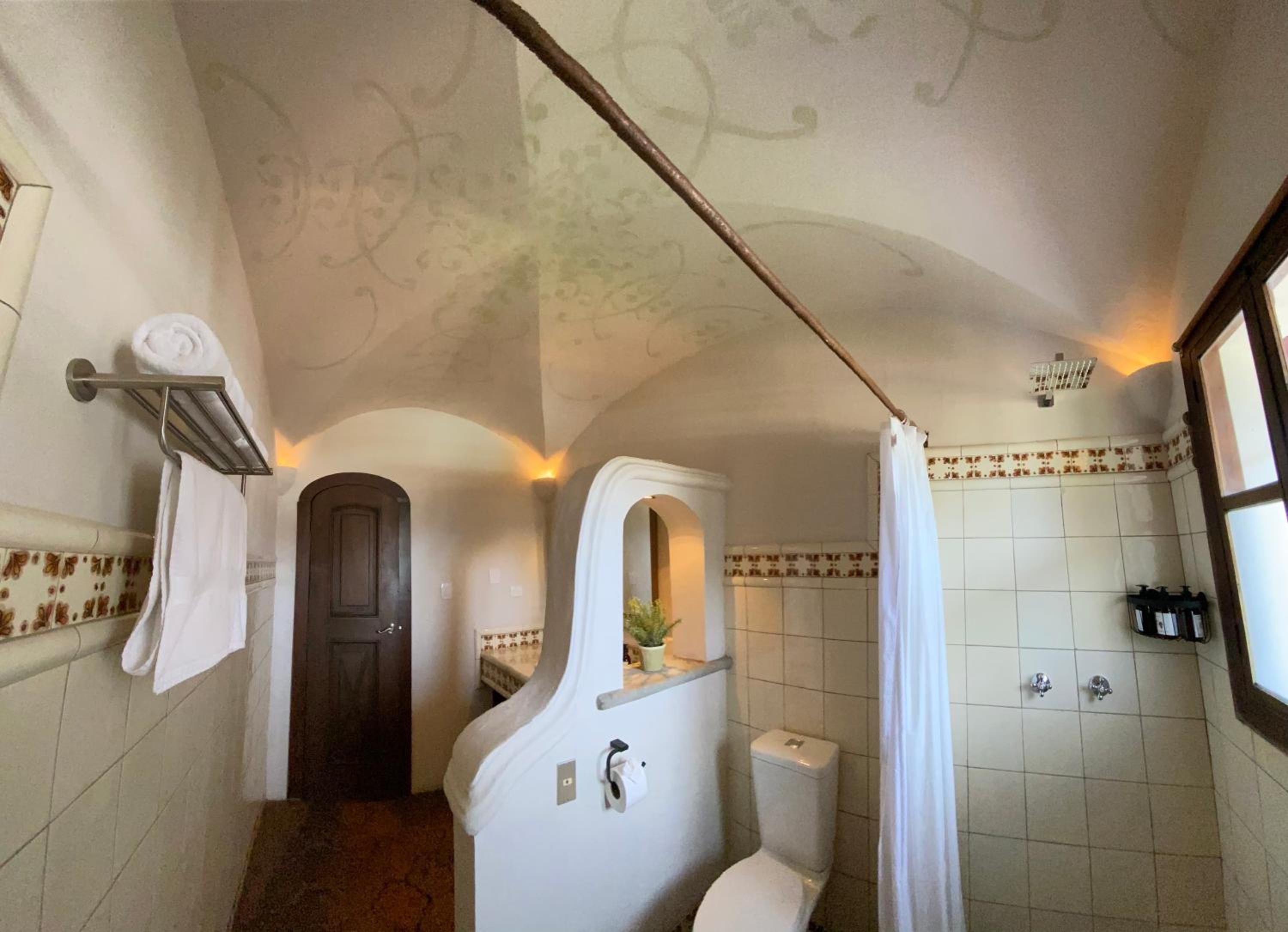 Deluxe King Suite photo 3