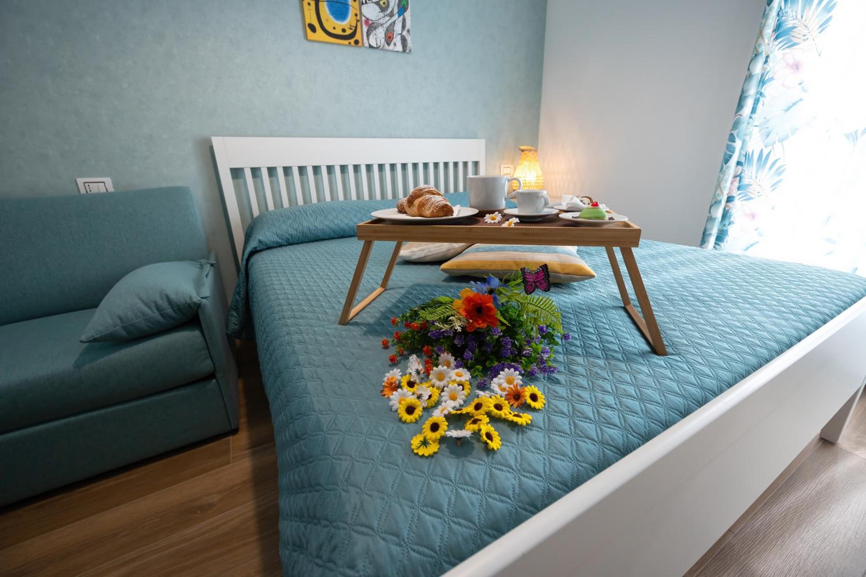 Double Room with Private Bathroom - Photo 9