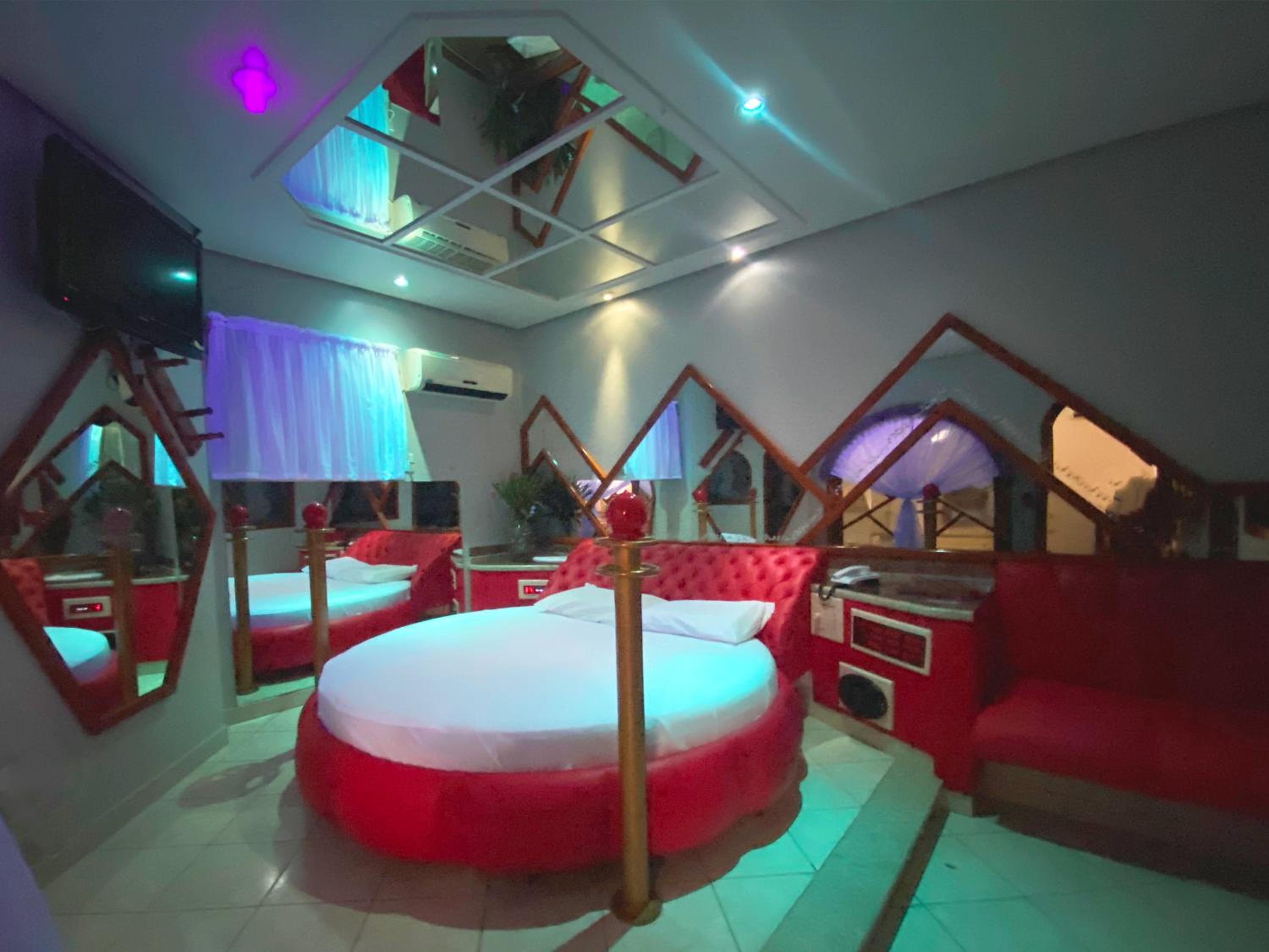 Deluxe Suite with Spa Bath photo 1