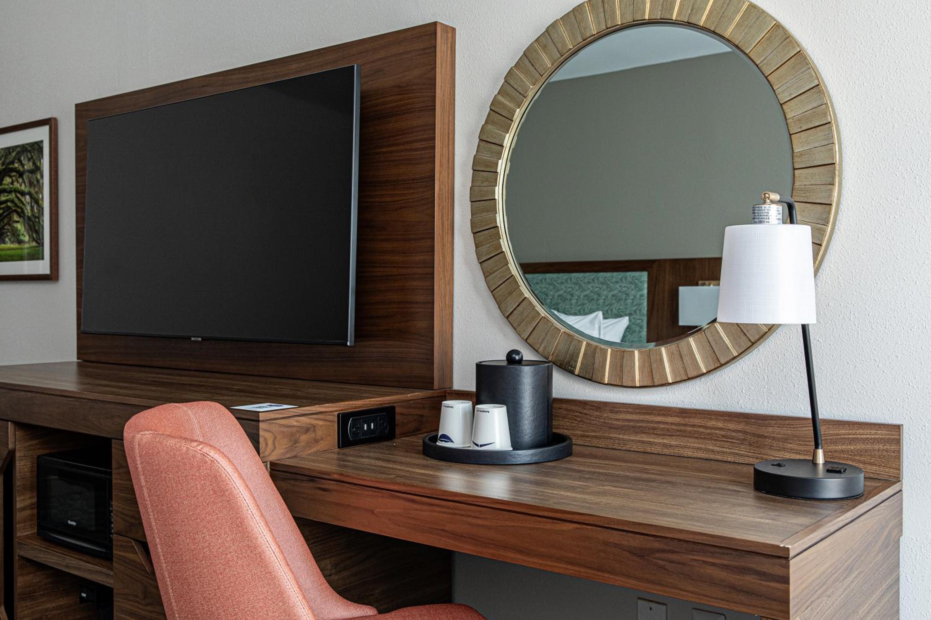 One-Bedroom King Suite - Photo 2