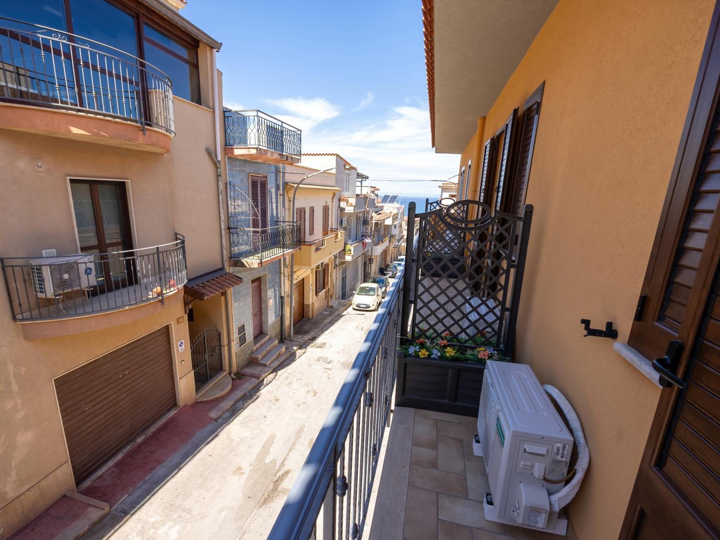 Double Room with Private Bathroom - Photo 24