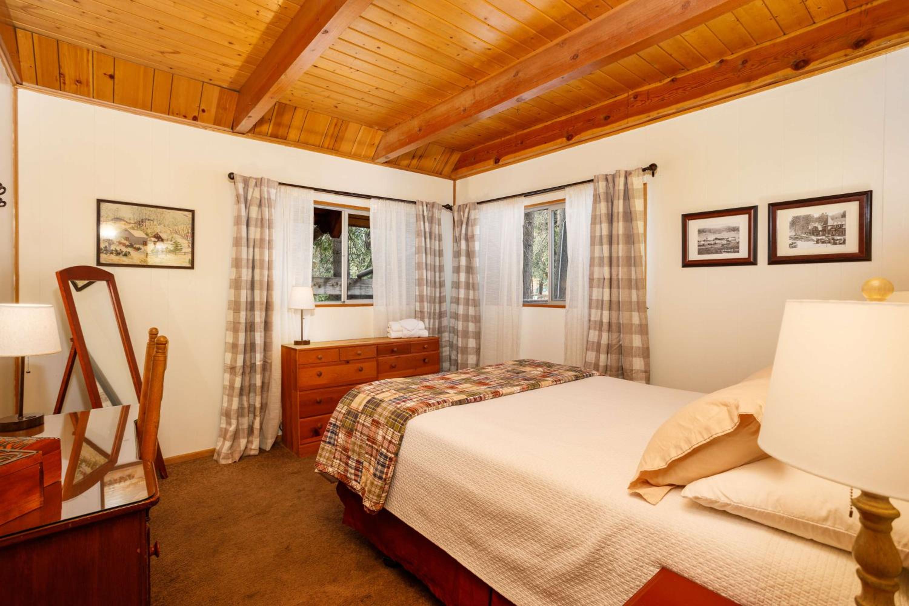 Three-Bedroom House photo 2
