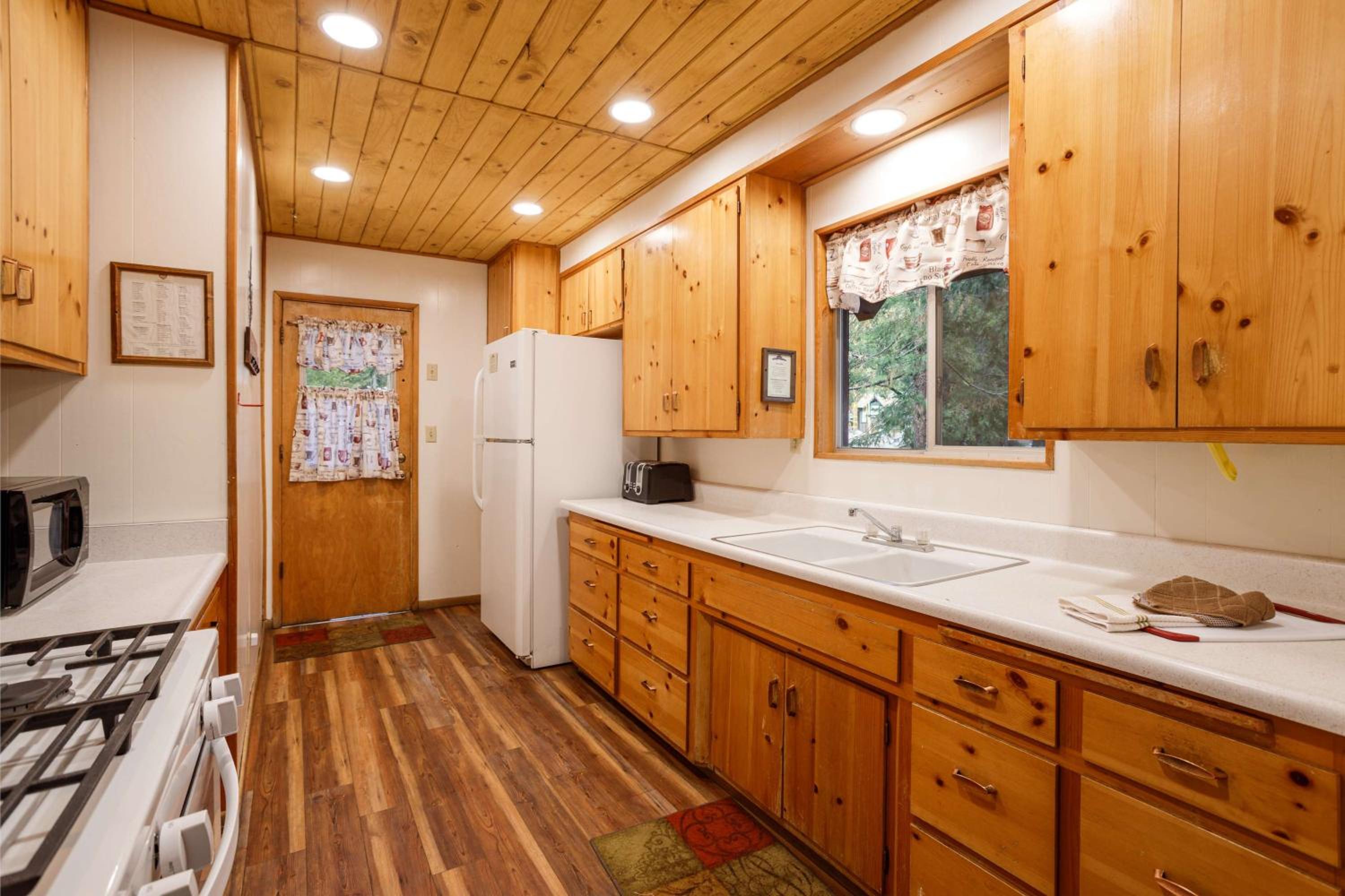 Three-Bedroom House photo 3