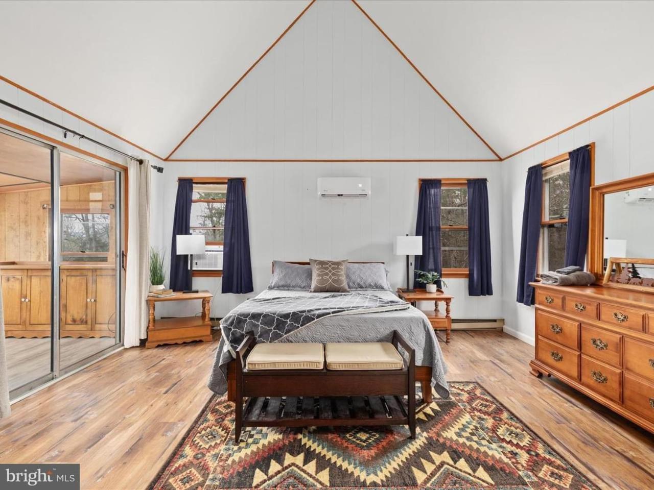 Four-Bedroom House photo 1