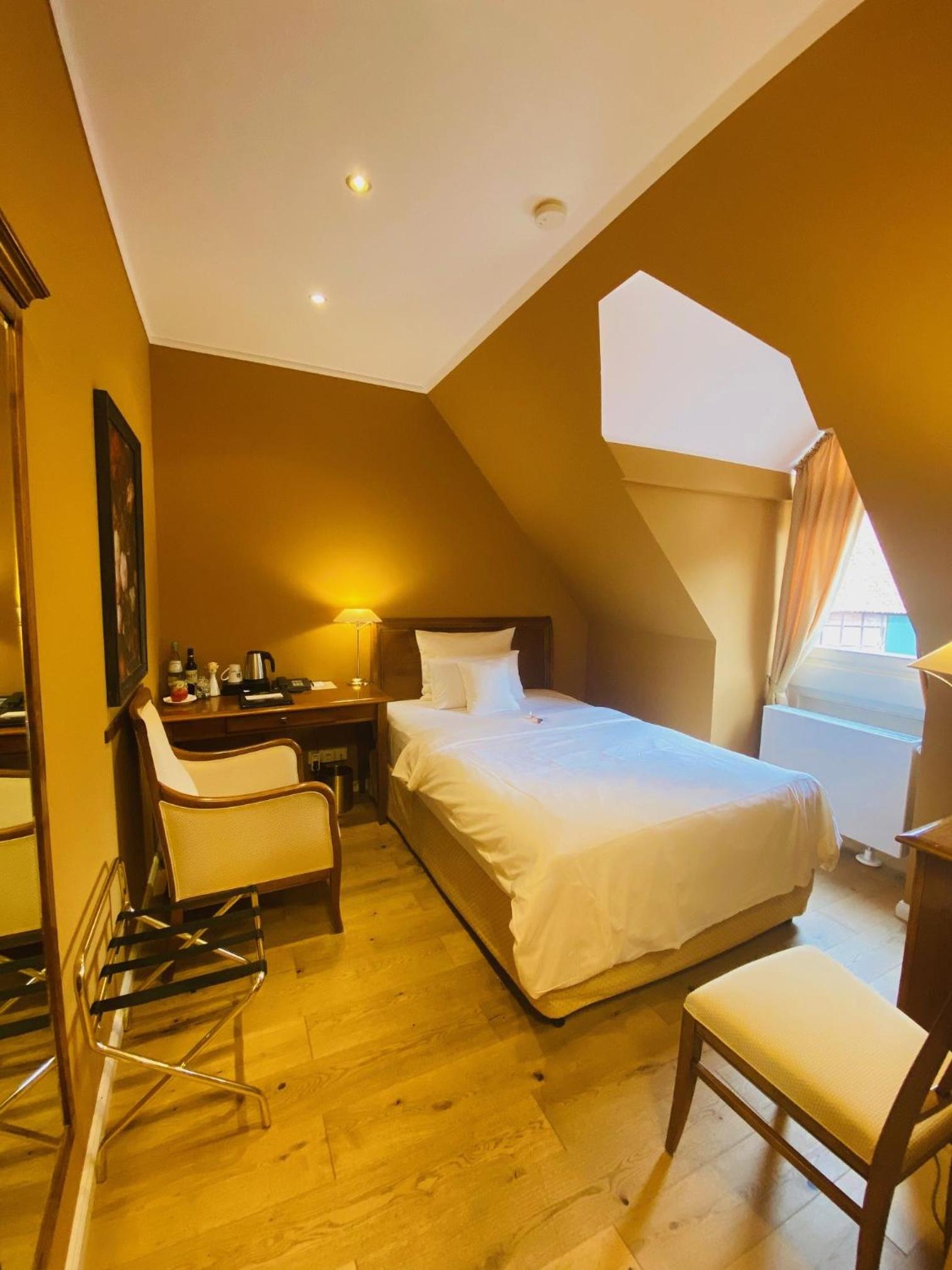 Single Room photo 2
