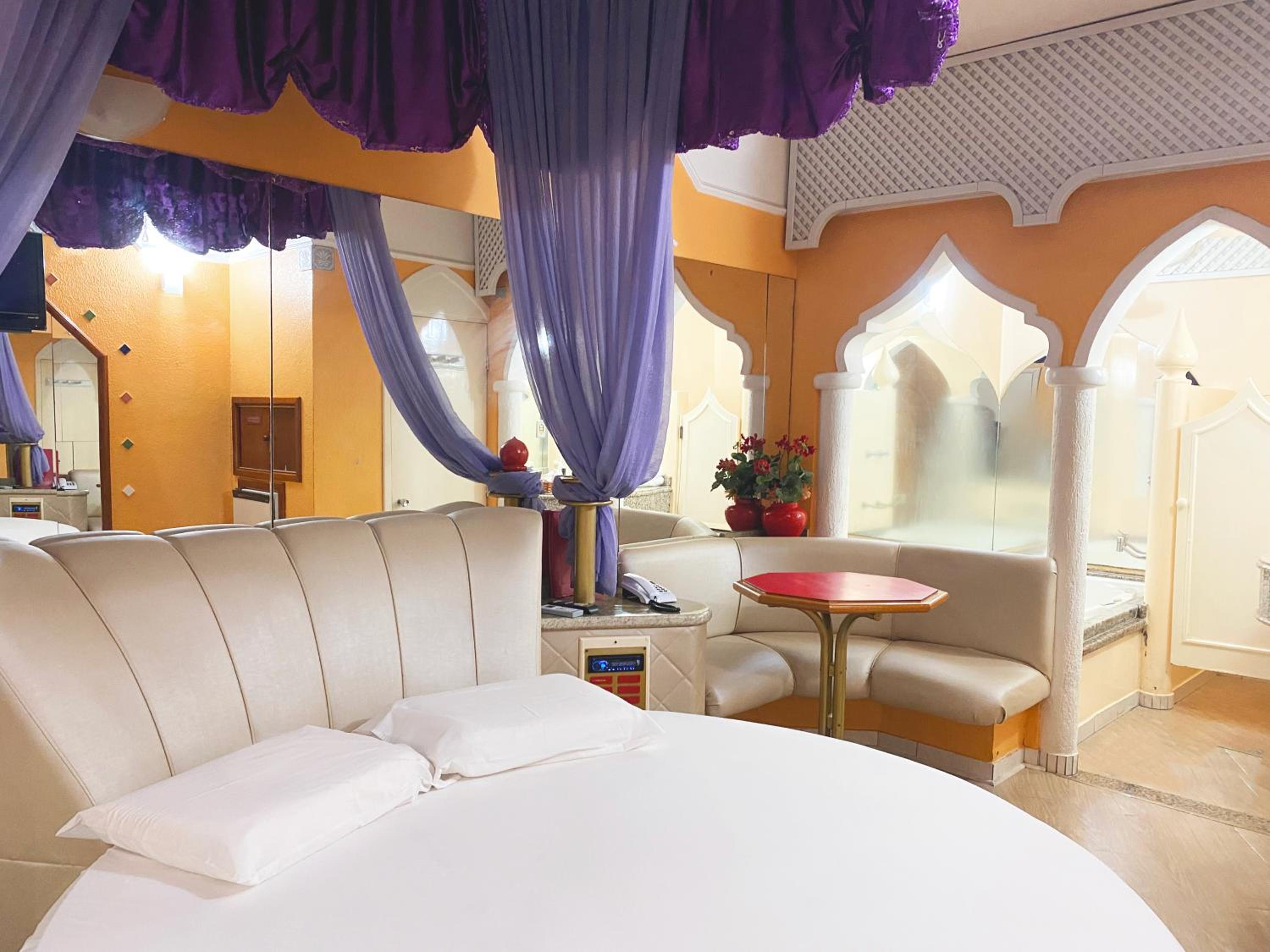 Deluxe Suite with Spa Bath photo 2