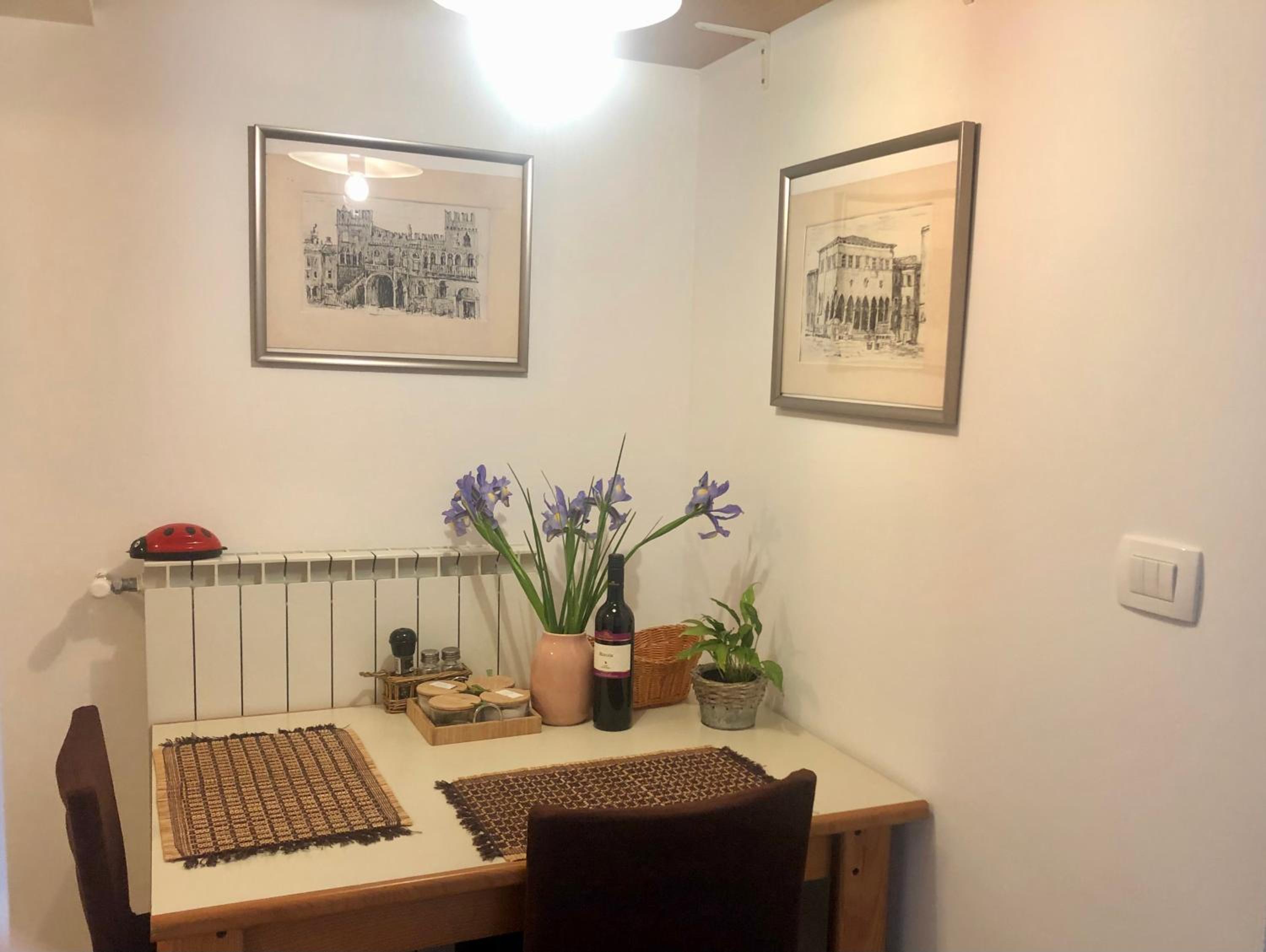 One-Bedroom Apartment - Non-Smoking - Photo 2