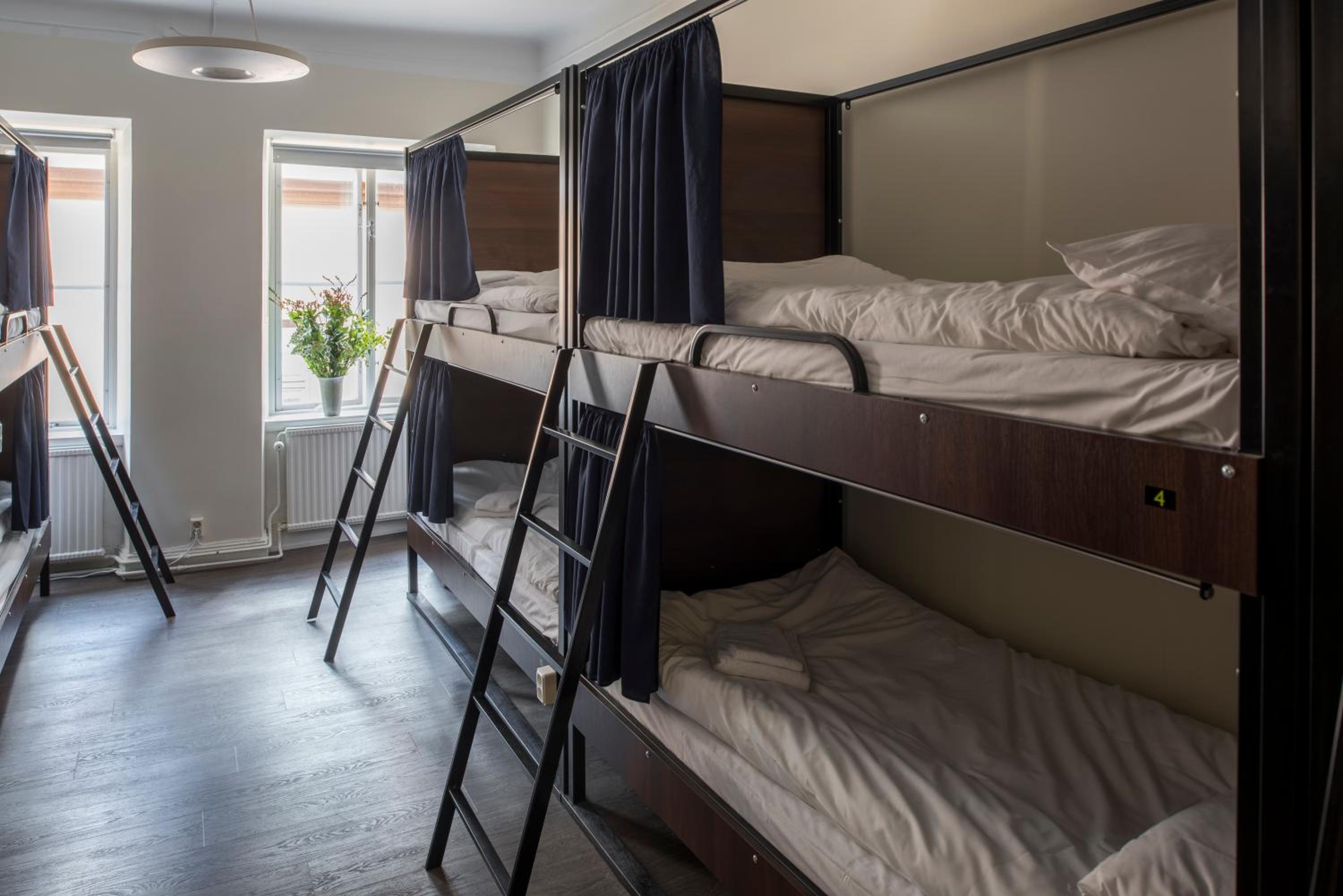 Bed in 12-Bed Mixed Dormitory Room (Max 40 years)