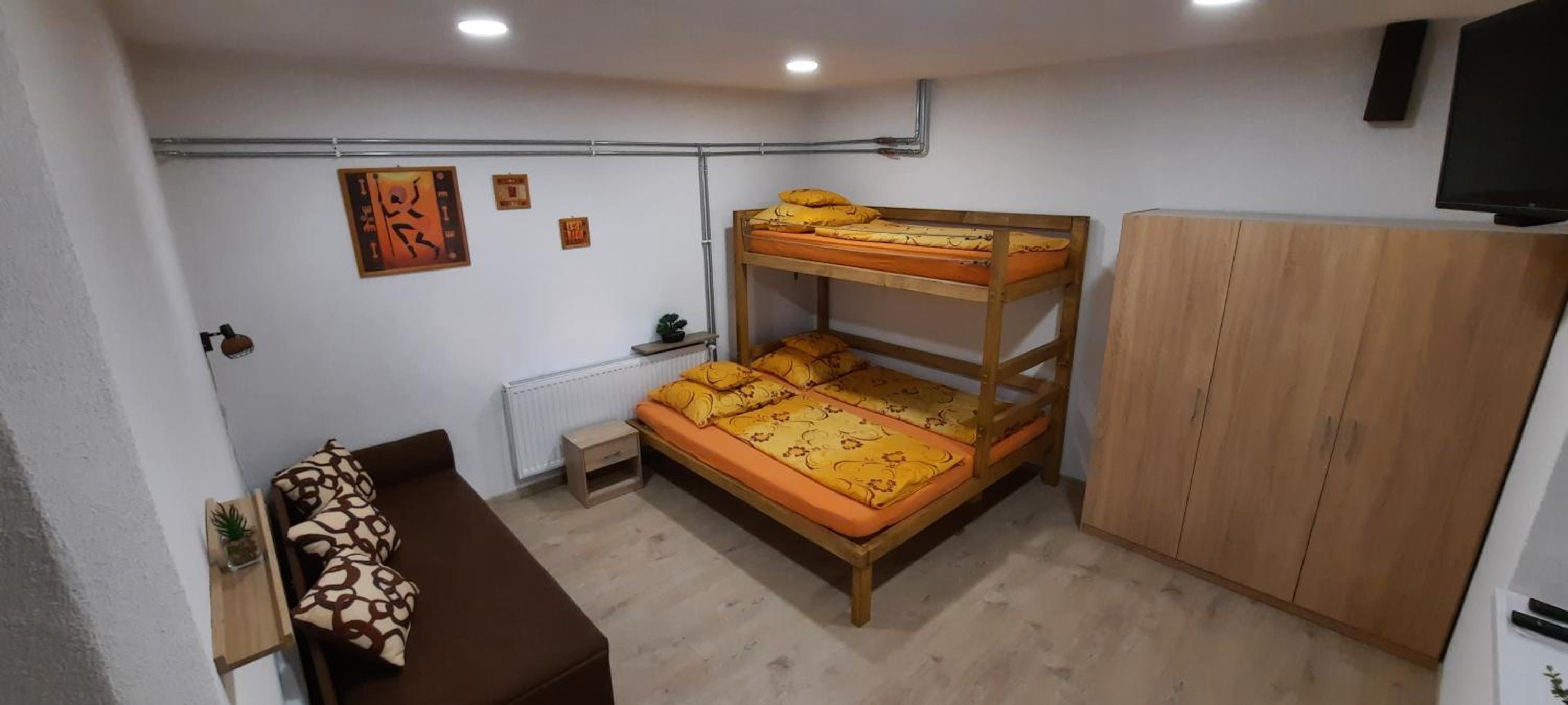 One-Bedroom Apartment photo 1