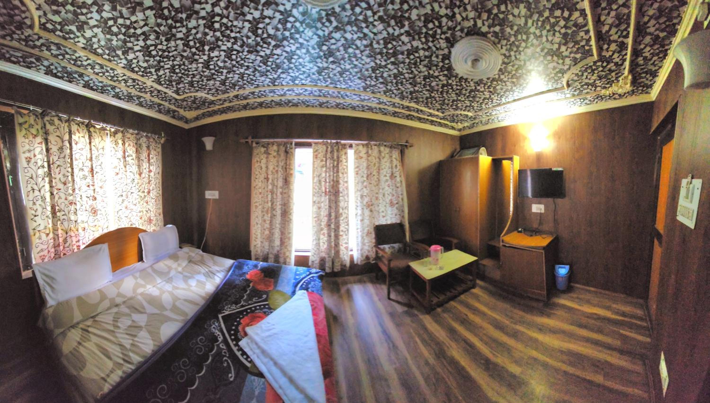 Double Room With Private Bathroom photo 3