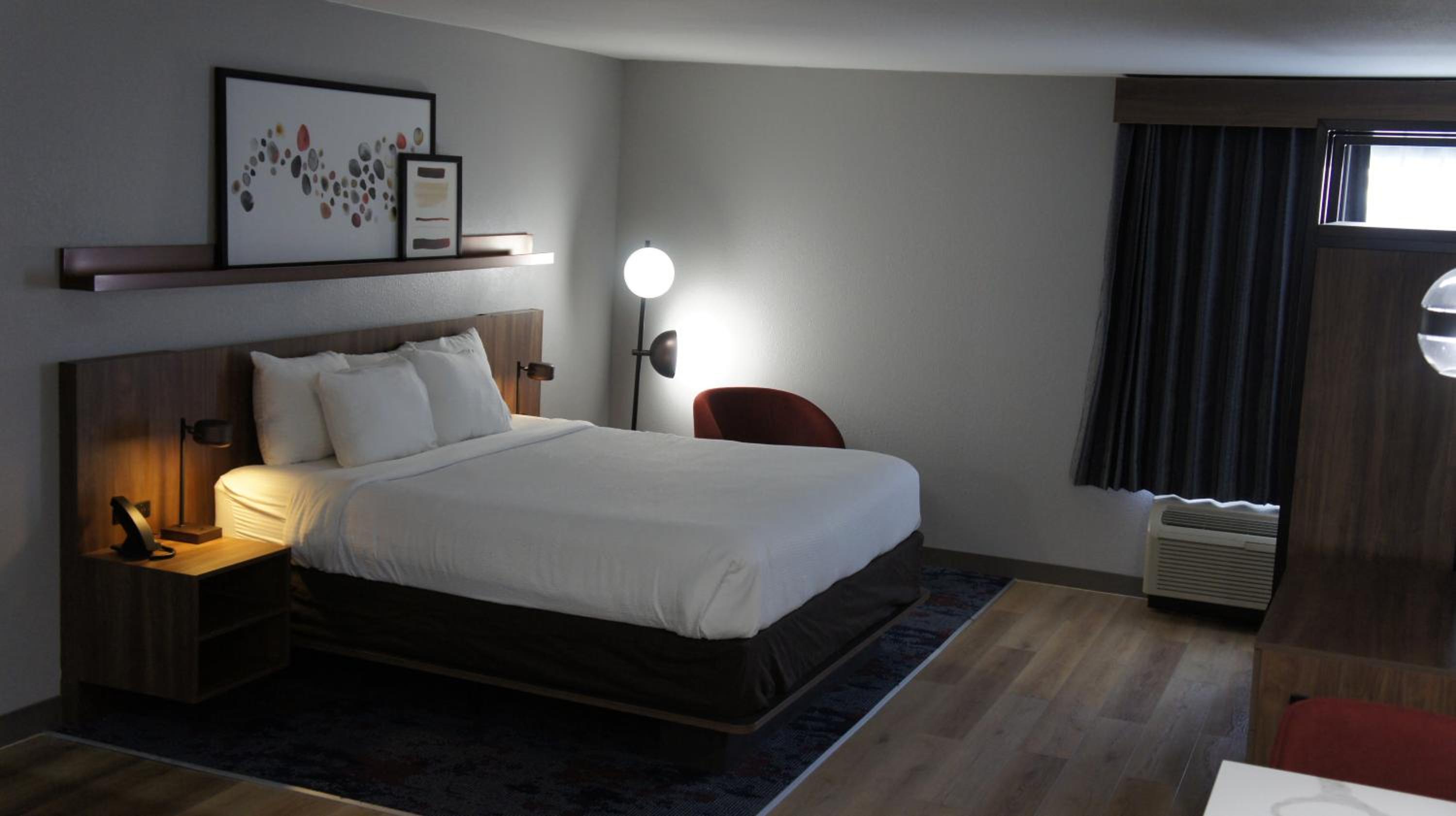 King Room - Non-Smoking photo 3