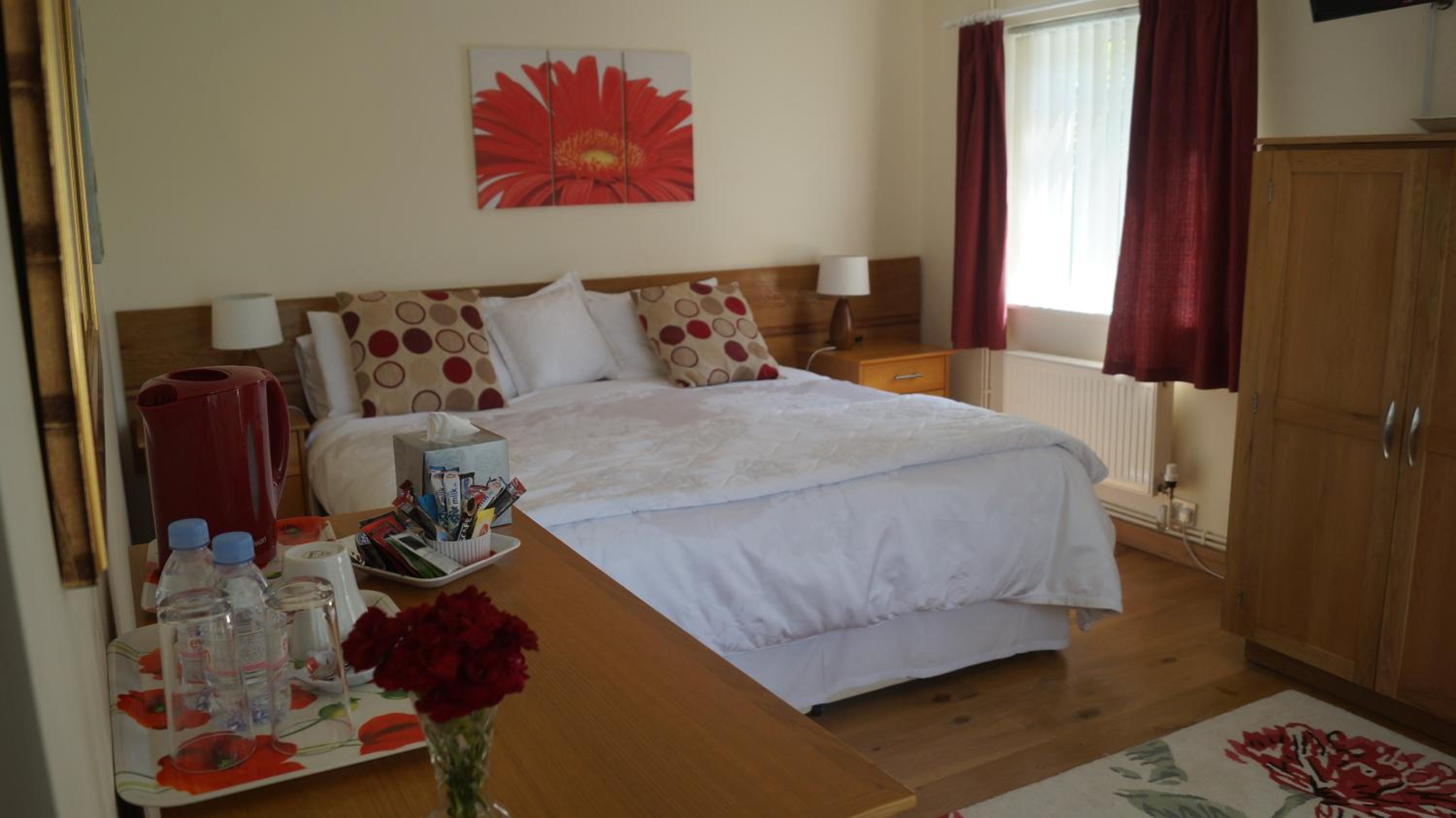 Deluxe Room (2 Adults + 1 Child)