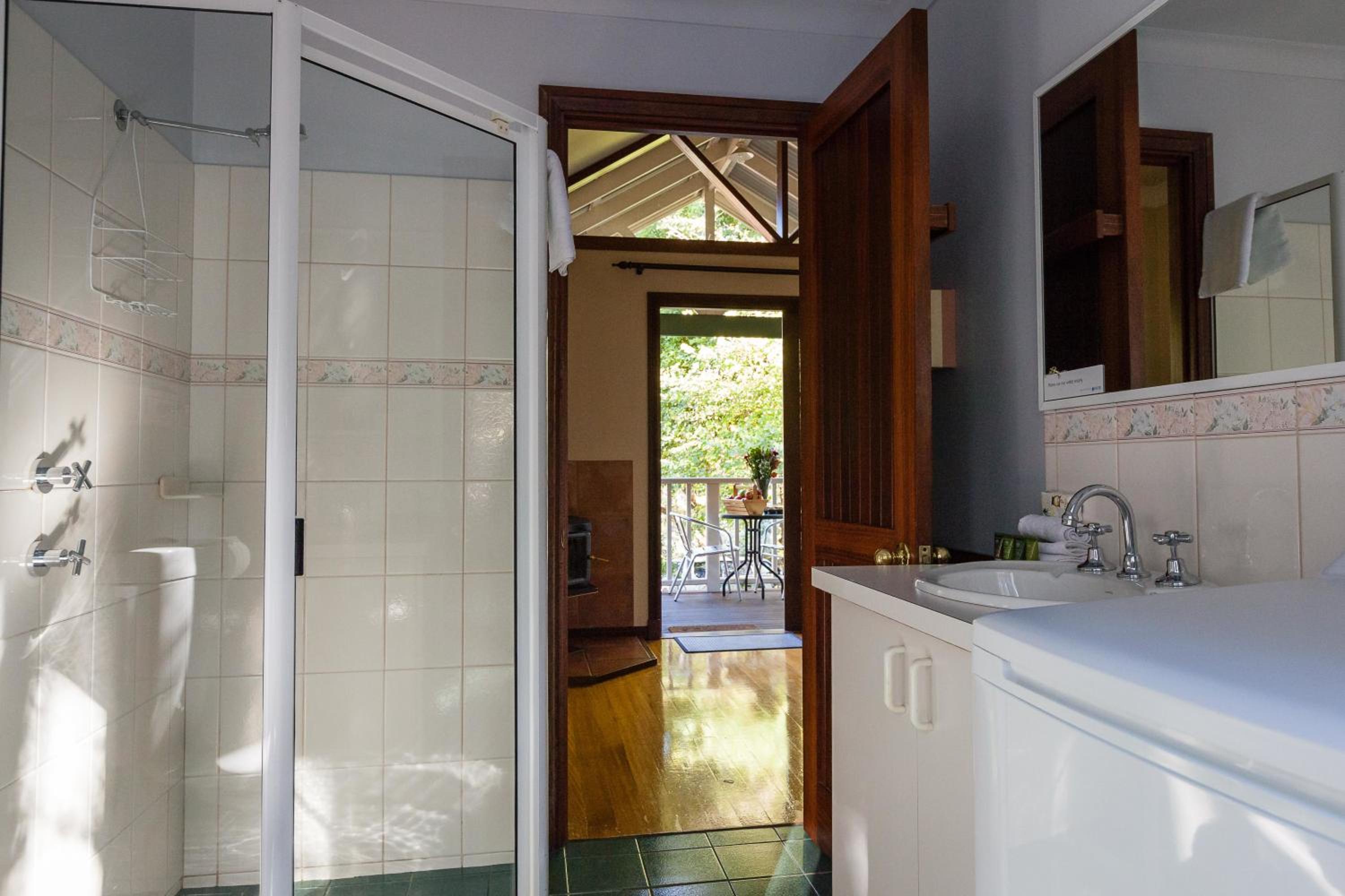 One-Bedroom Chalet with Fireplace photo 3