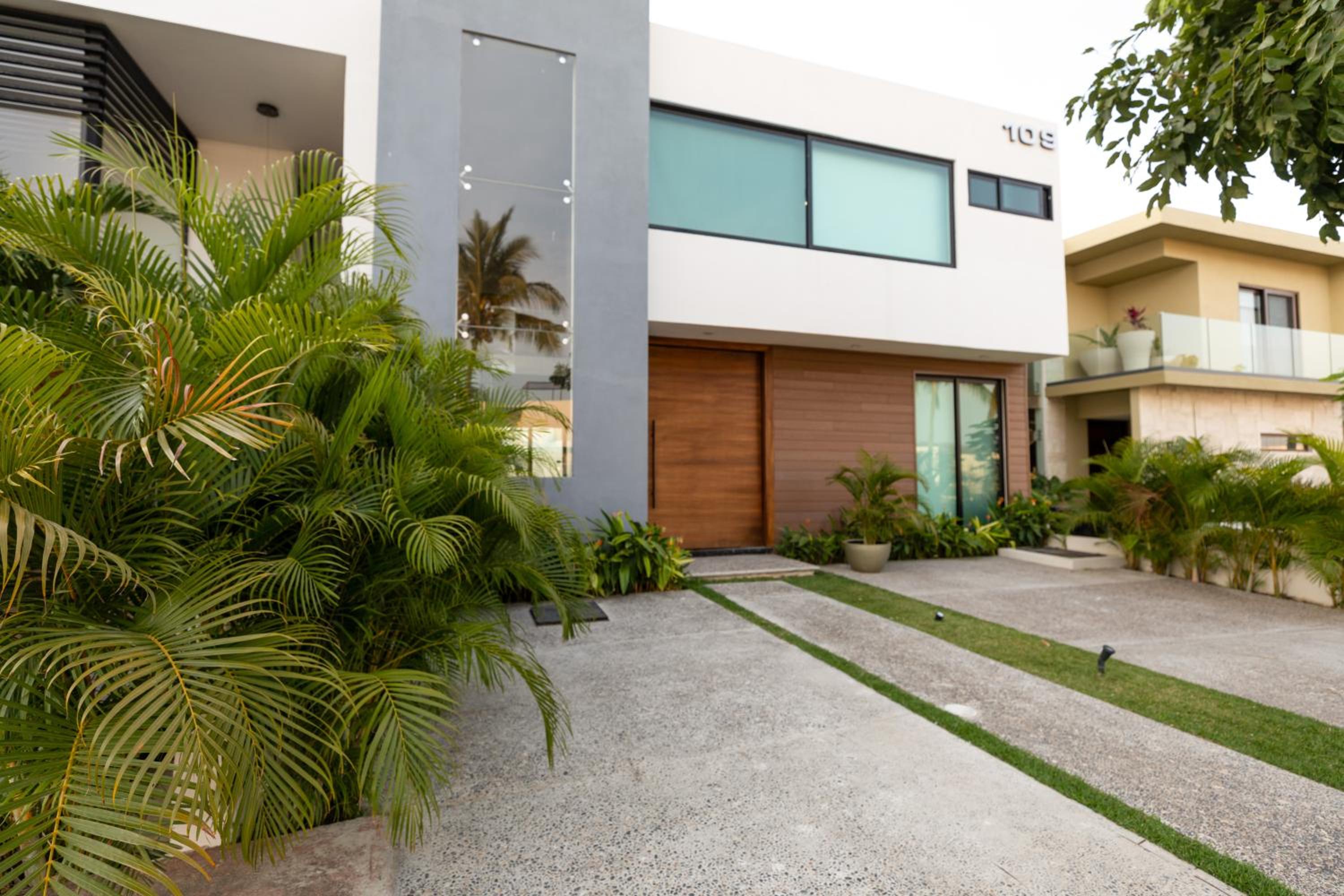 Villa photo 2