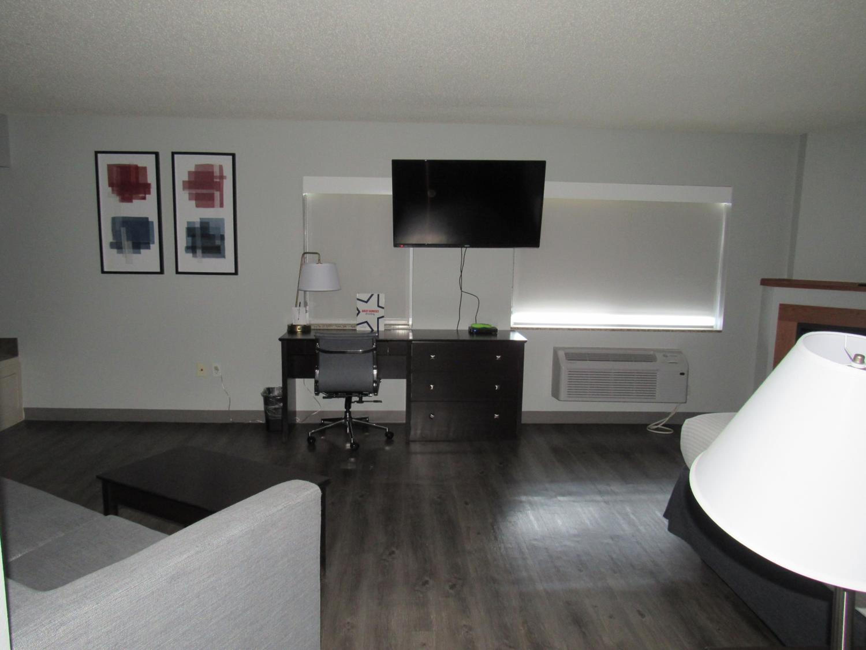 Deluxe King Studio Suite - Photo 3