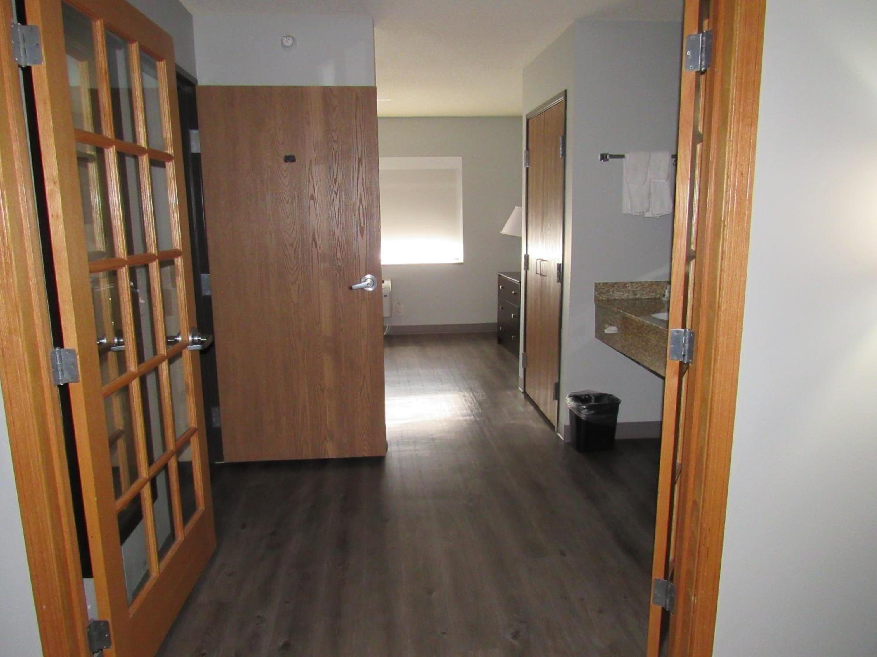 King Studio Suite - Photo 7