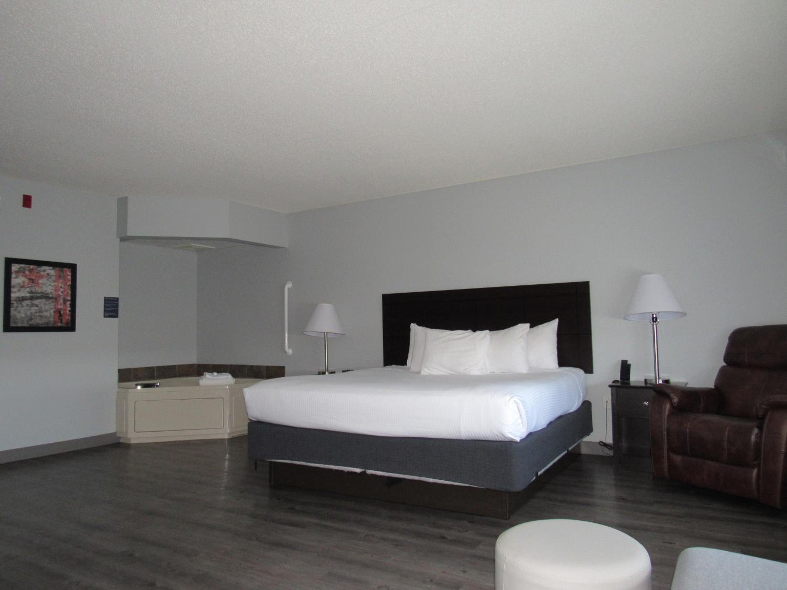 Deluxe King Room - Photo 2