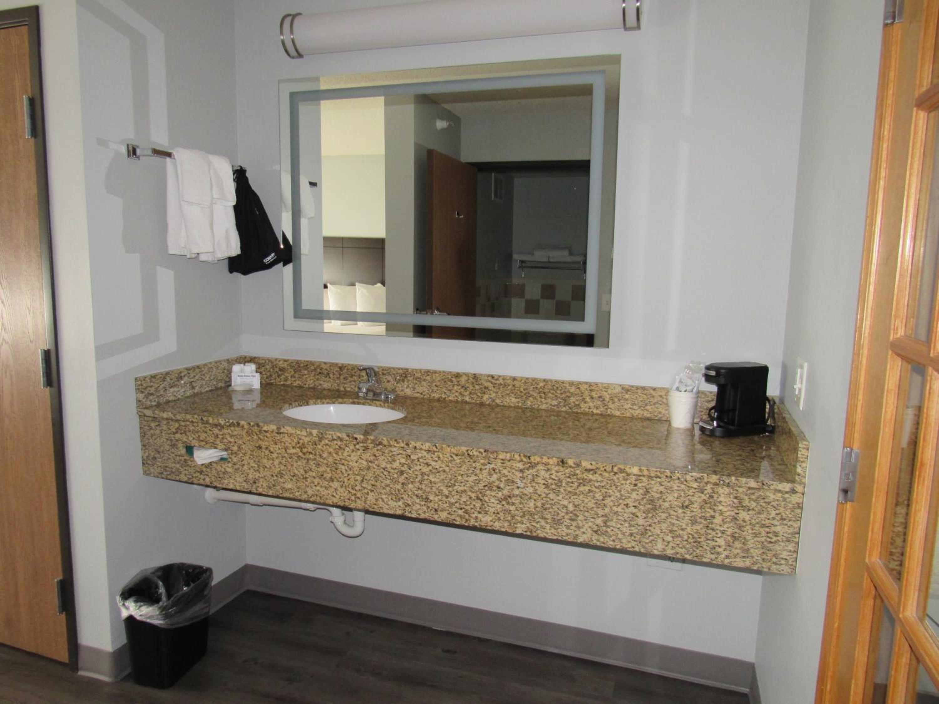 Superior King Studio Suite - Photo 2