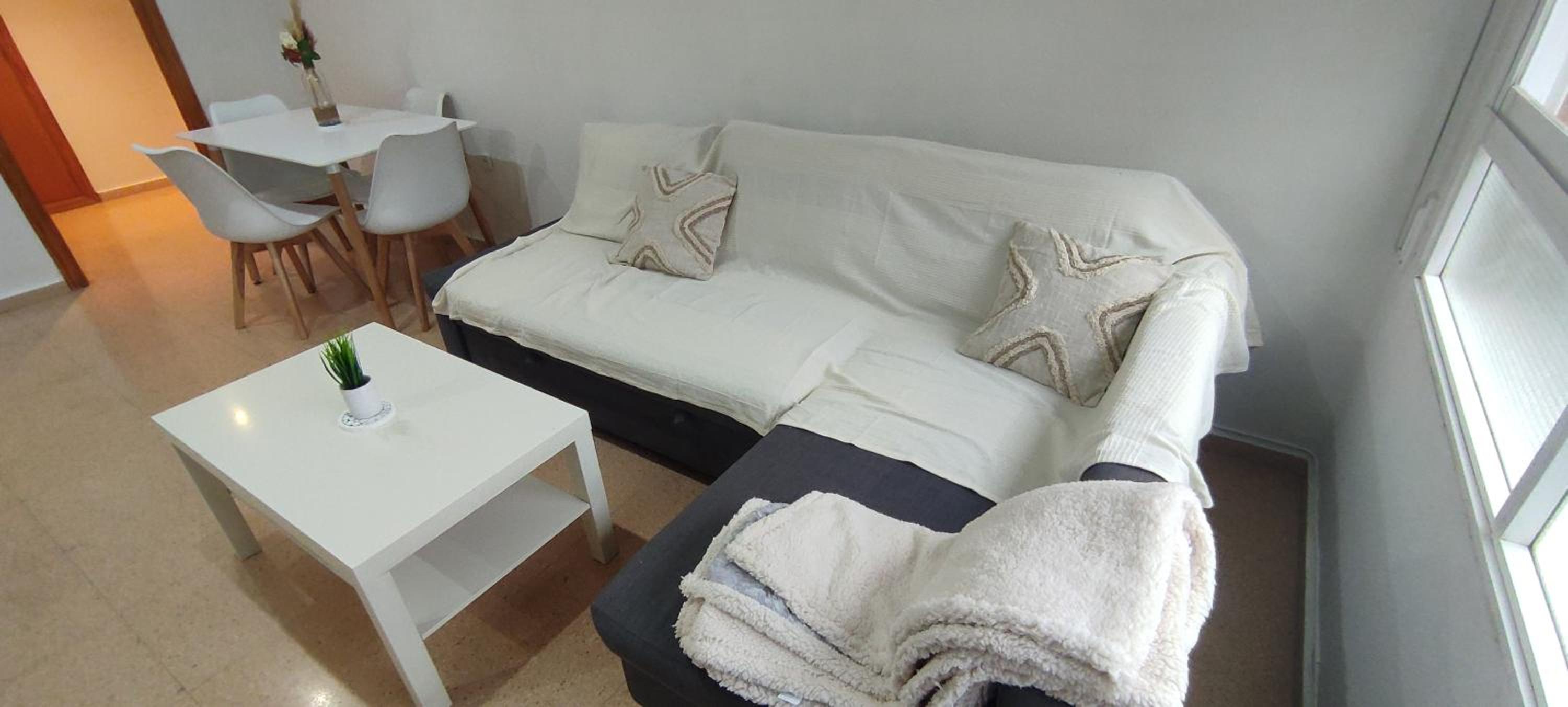 One-Bedroom Apartment photo 2