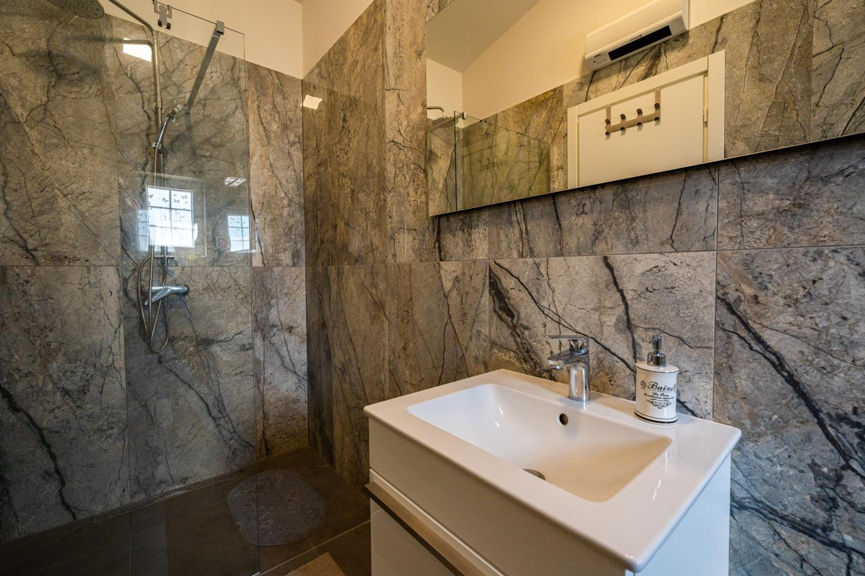 Three-Bedroom Villa photo 2