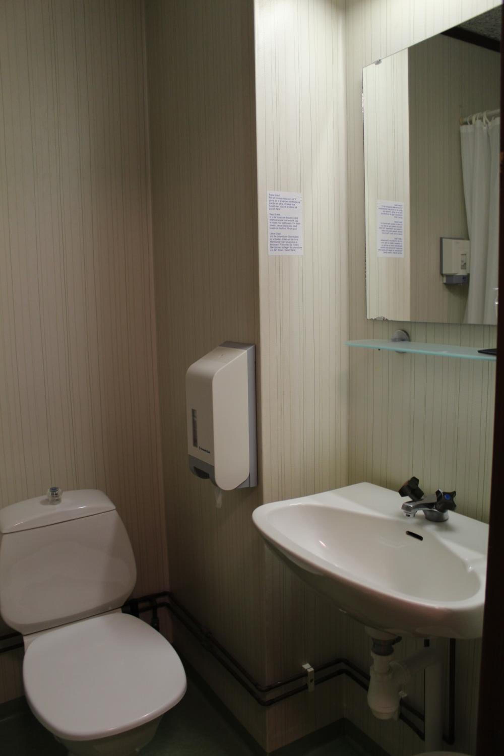 Double or Twin Room - Photo 4