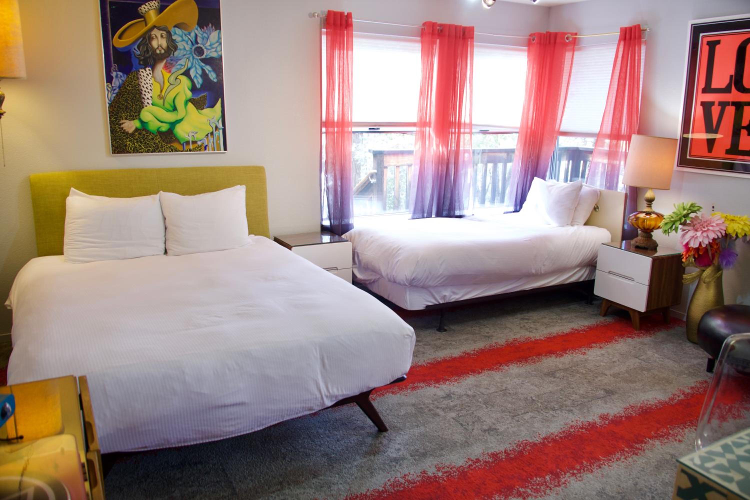 Superior Private Room with Queen Bed & Twin Bed - Ensuite Bathroom photo 1